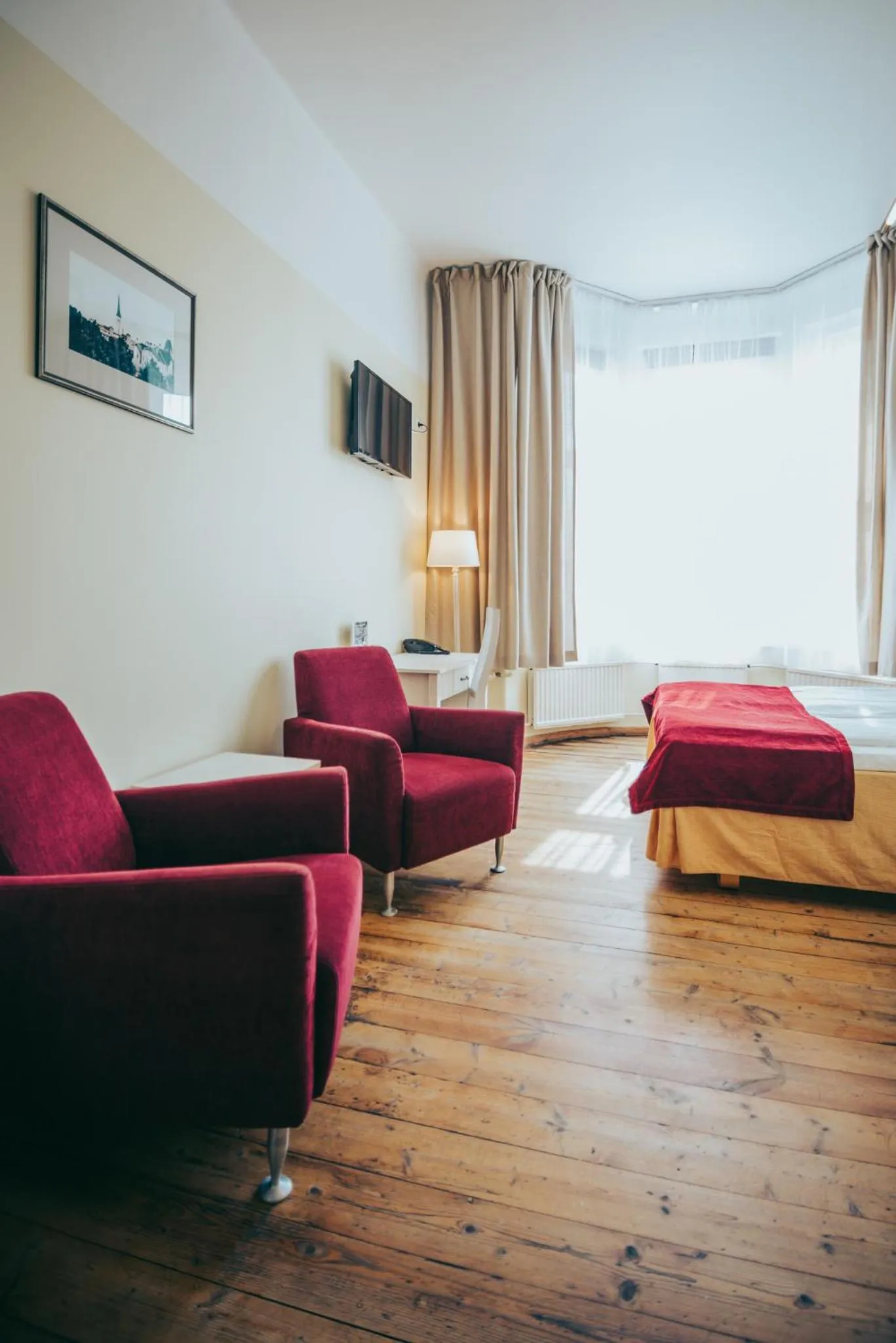 TV and multimedia, Bed in Economy Hotel