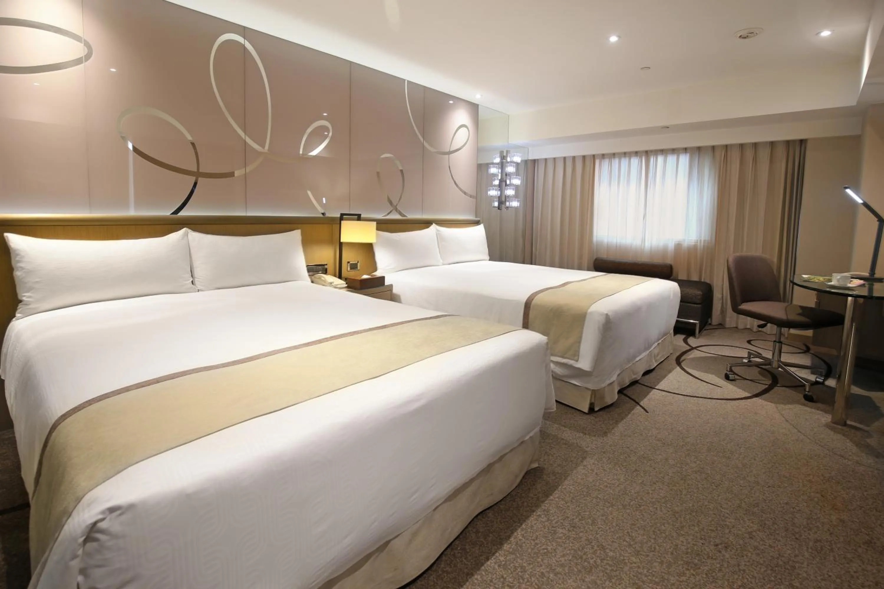 Bed in Kaohsiung Chateau de Chine Hotel