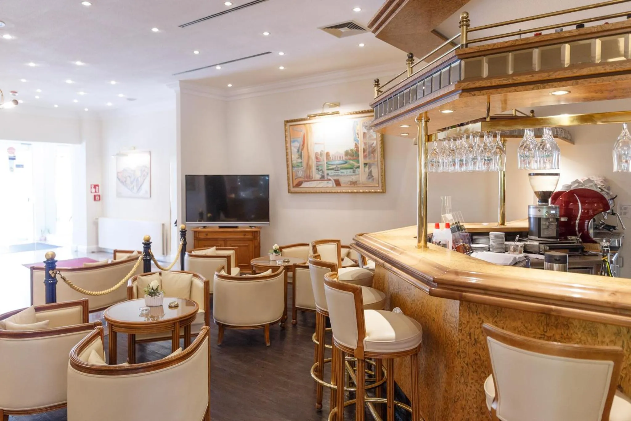 Lounge or bar in Hotel Erbprinz & Restaurant "Prinzenstube"