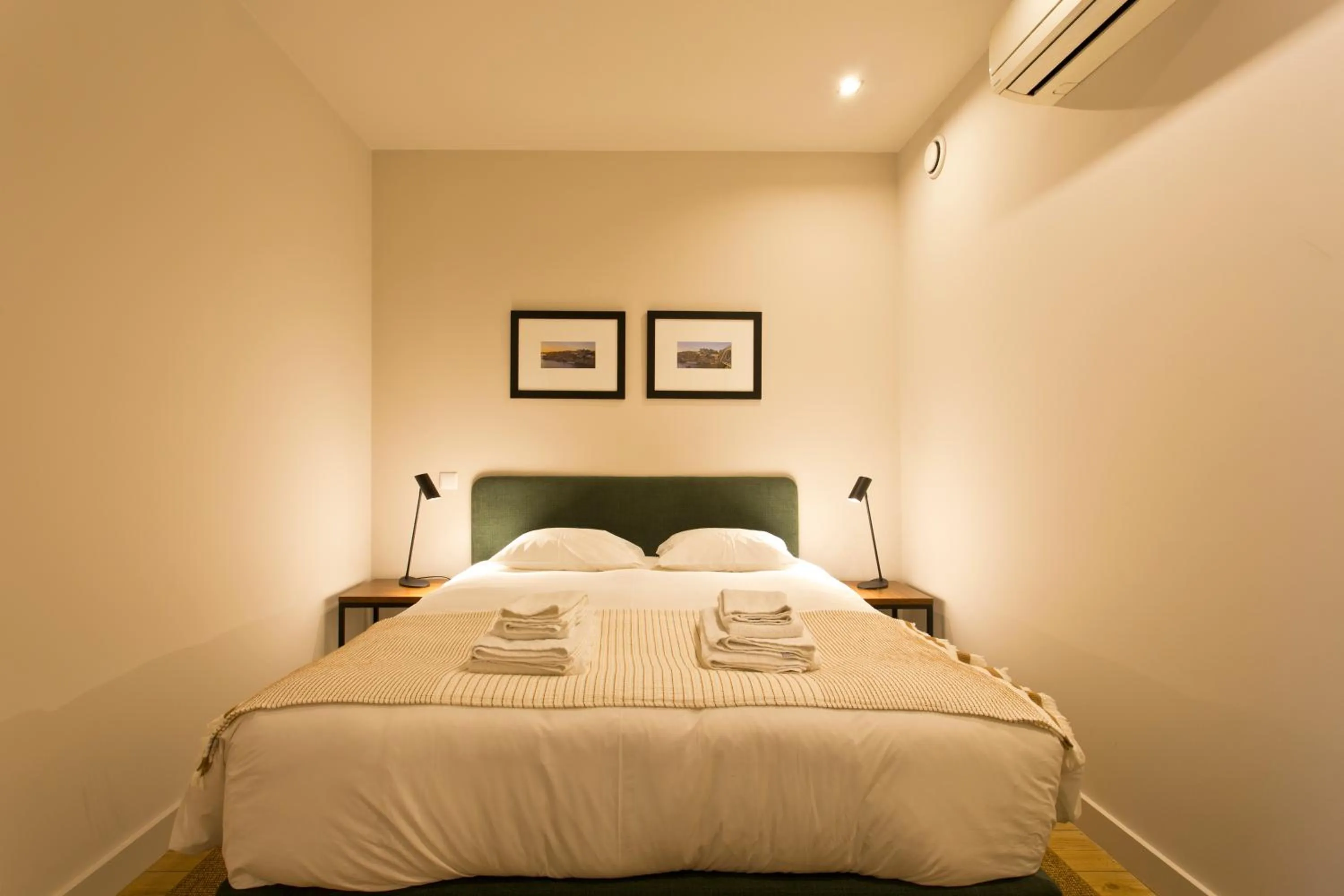 Bedroom, Bed in RVA - Gustave Eiffel Apartments