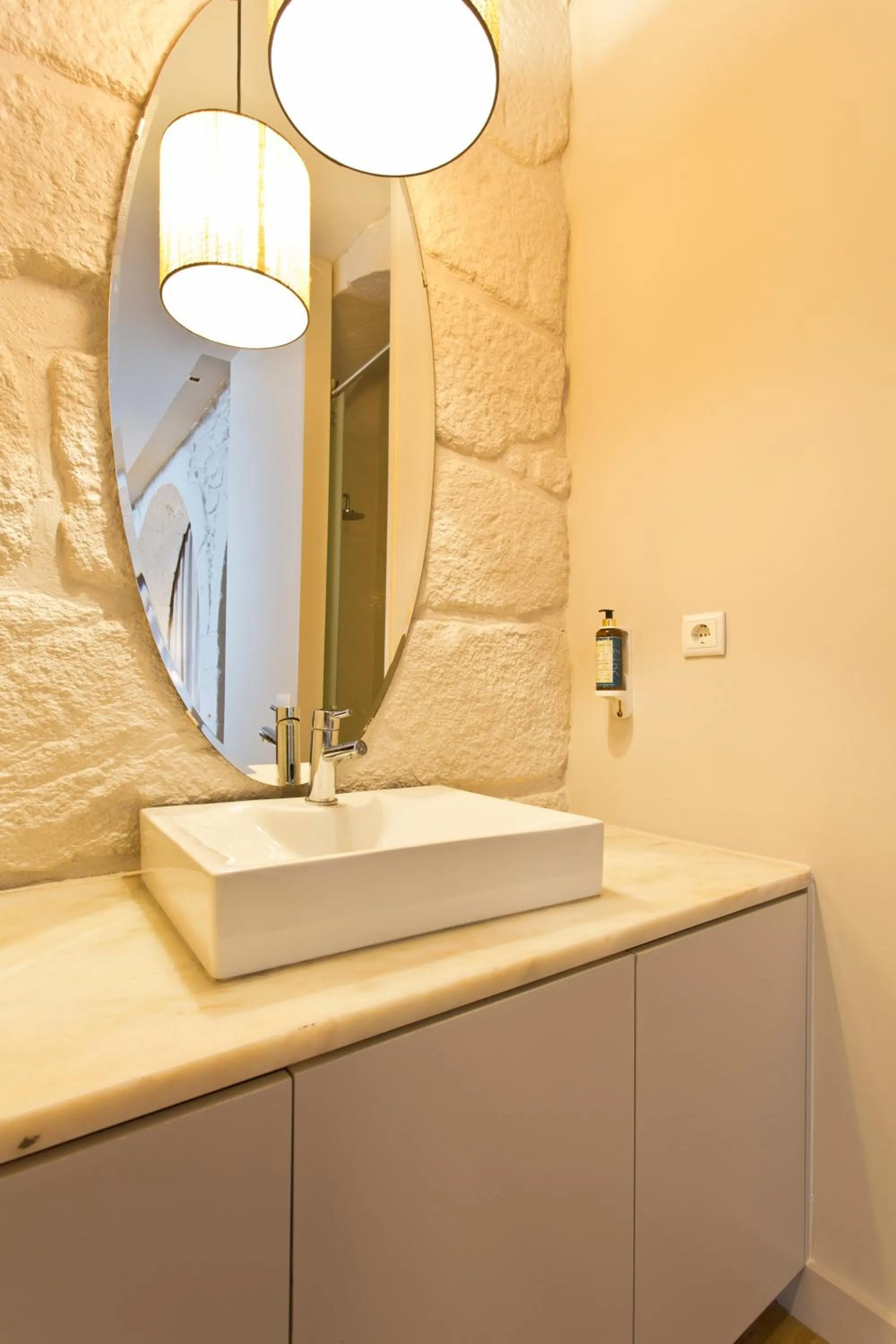 Bathroom in RVA - Gustave Eiffel Apartments