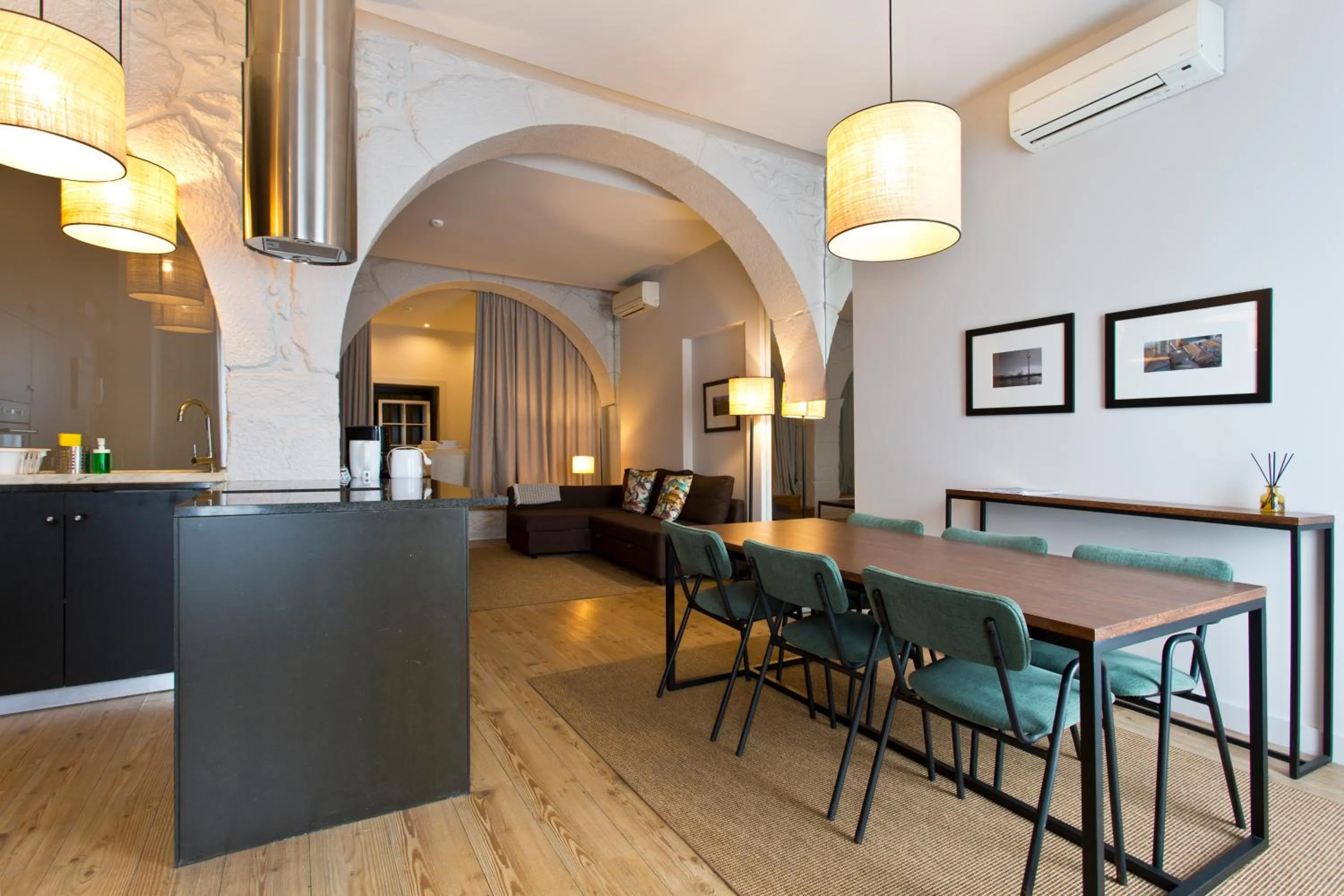 Dining area in RVA - Gustave Eiffel Apartments