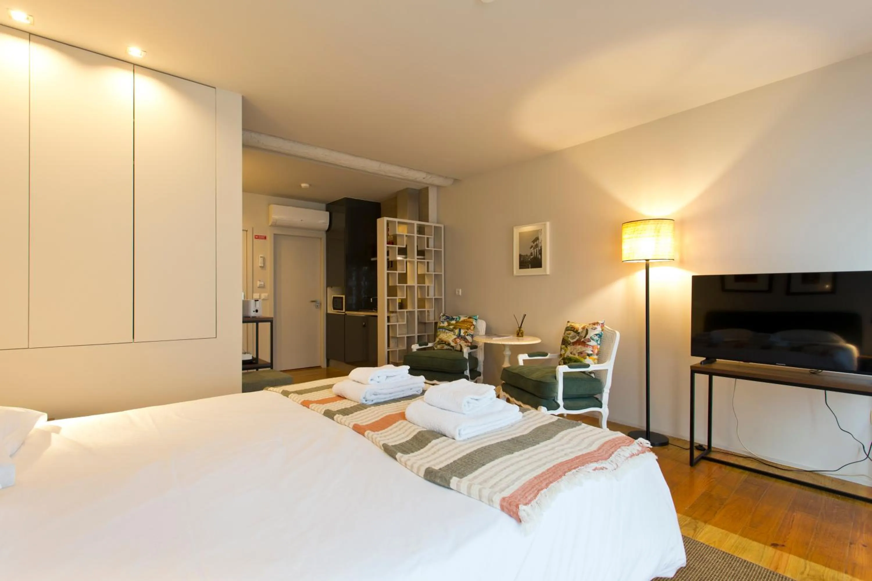 Bedroom, Bed in RVA - Gustave Eiffel Apartments