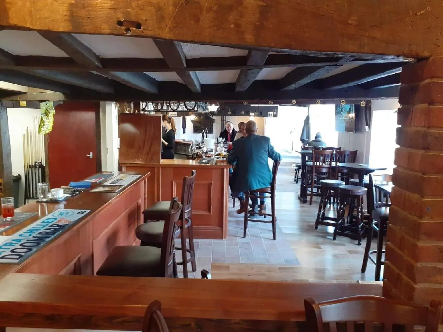 Lounge or bar in The Bear Inn and Burwash Motel