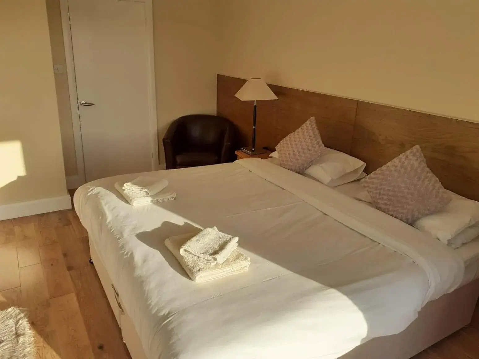 Double Room in The Bear Inn and Burwash Motel Double Room in The Bear Inn and Burwash Motel