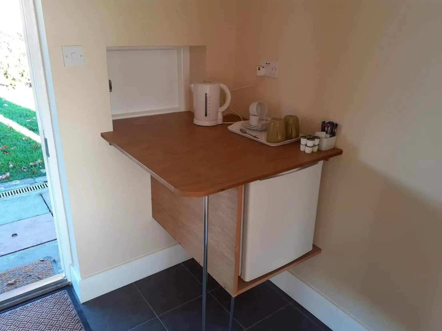 Coffee/tea facilities in The Bear Inn and Burwash Motel