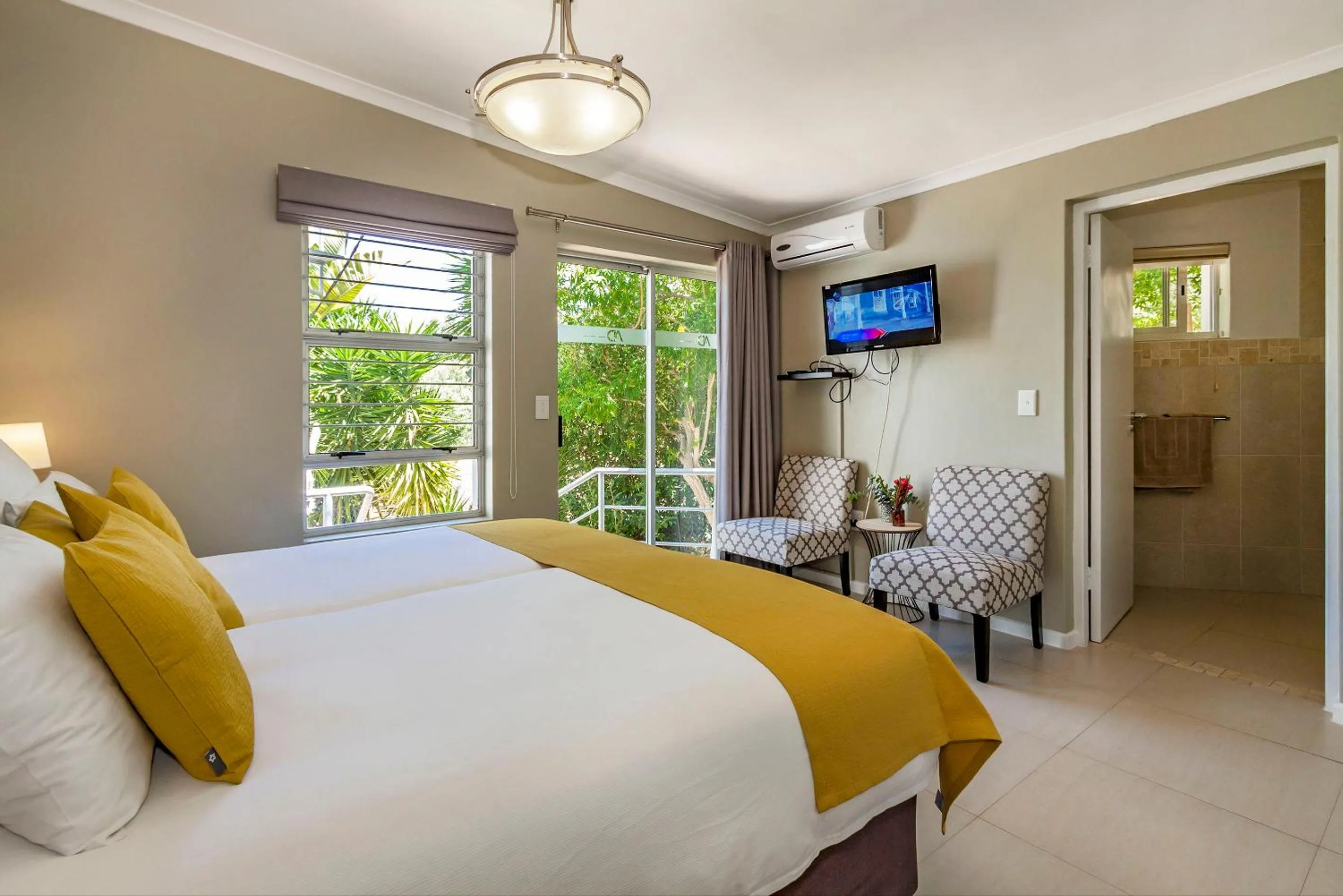 Living room, Bed in Morgen Guesthouse Somerset West