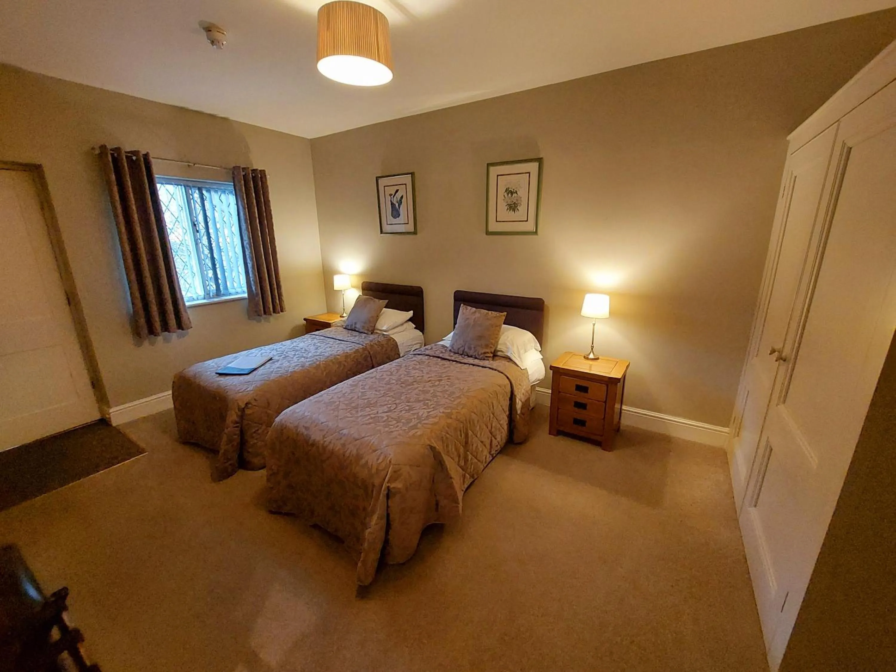 Bedroom, Bed in The Plough Inn & Restaurant