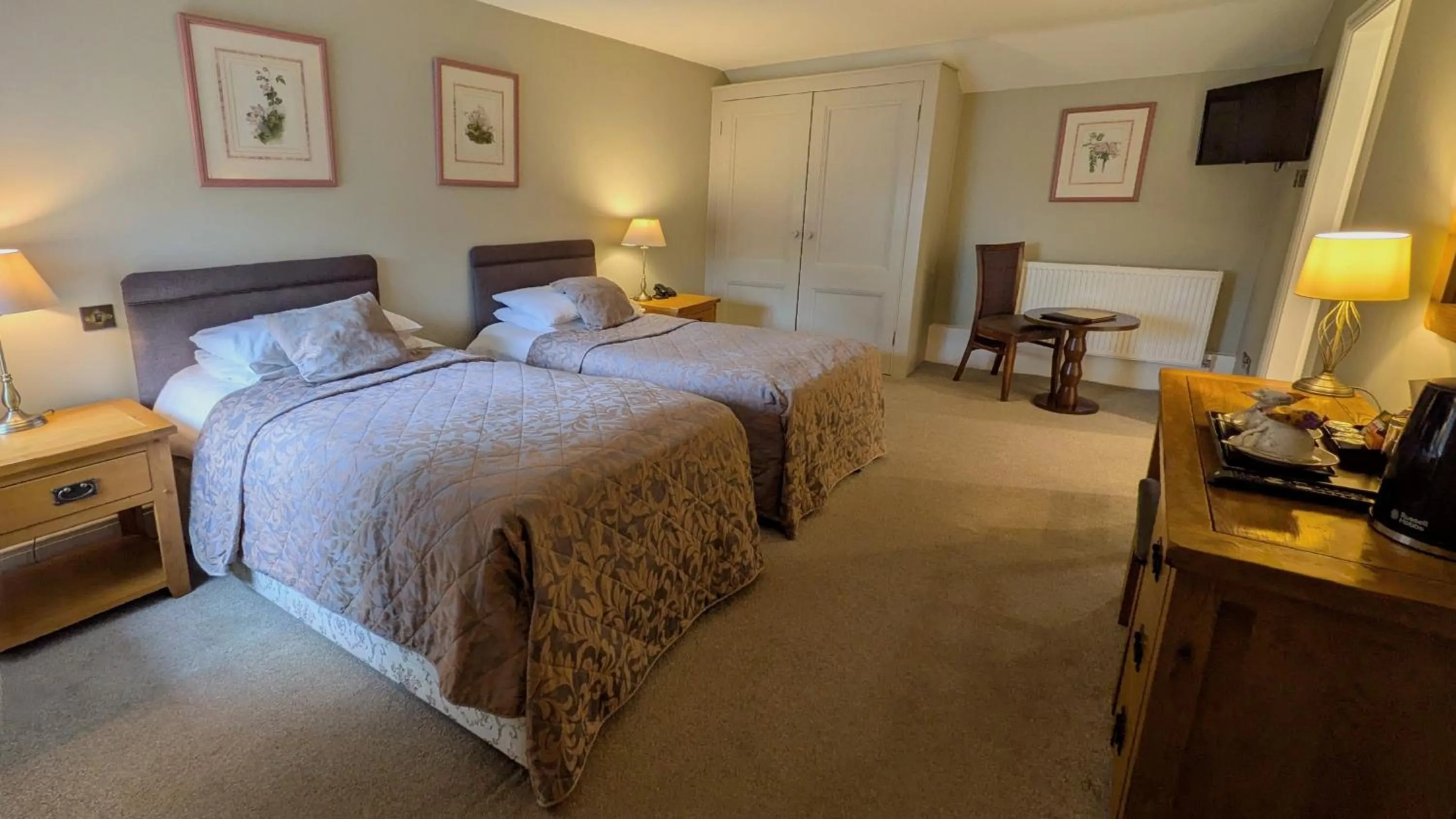 Bedroom, Bed in The Plough Inn & Restaurant