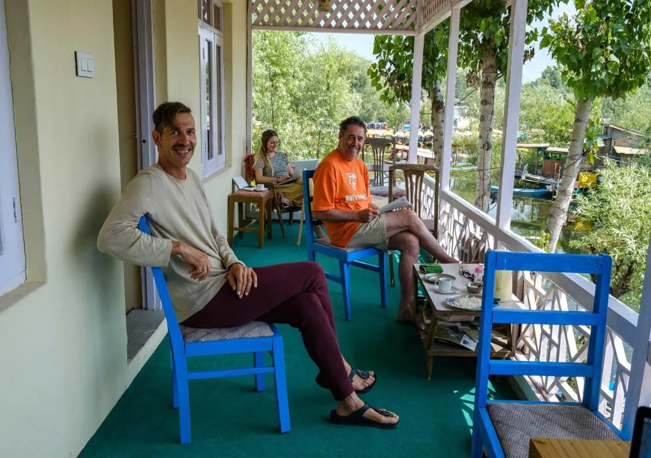 Restaurant/places to eat in Hotel Chachoo Palace