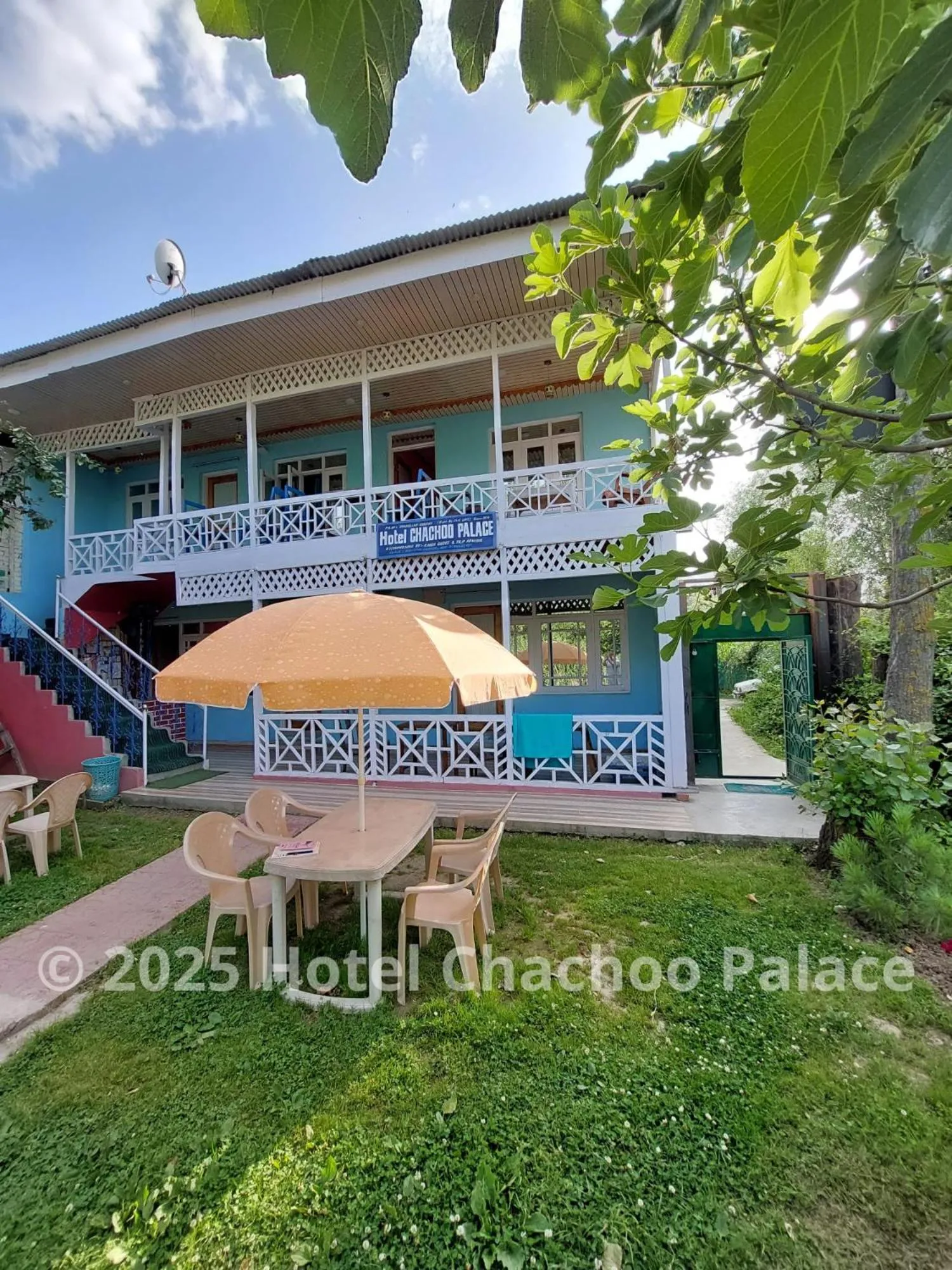 Property building in Hotel Chachoo Palace