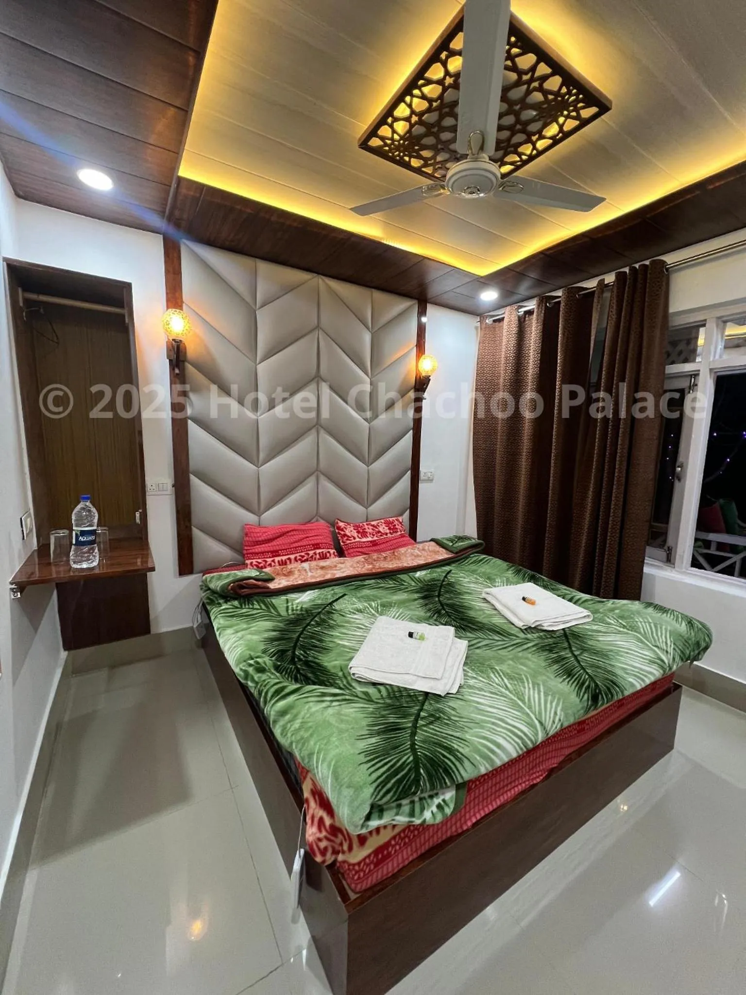 Bed in Hotel Chachoo Palace