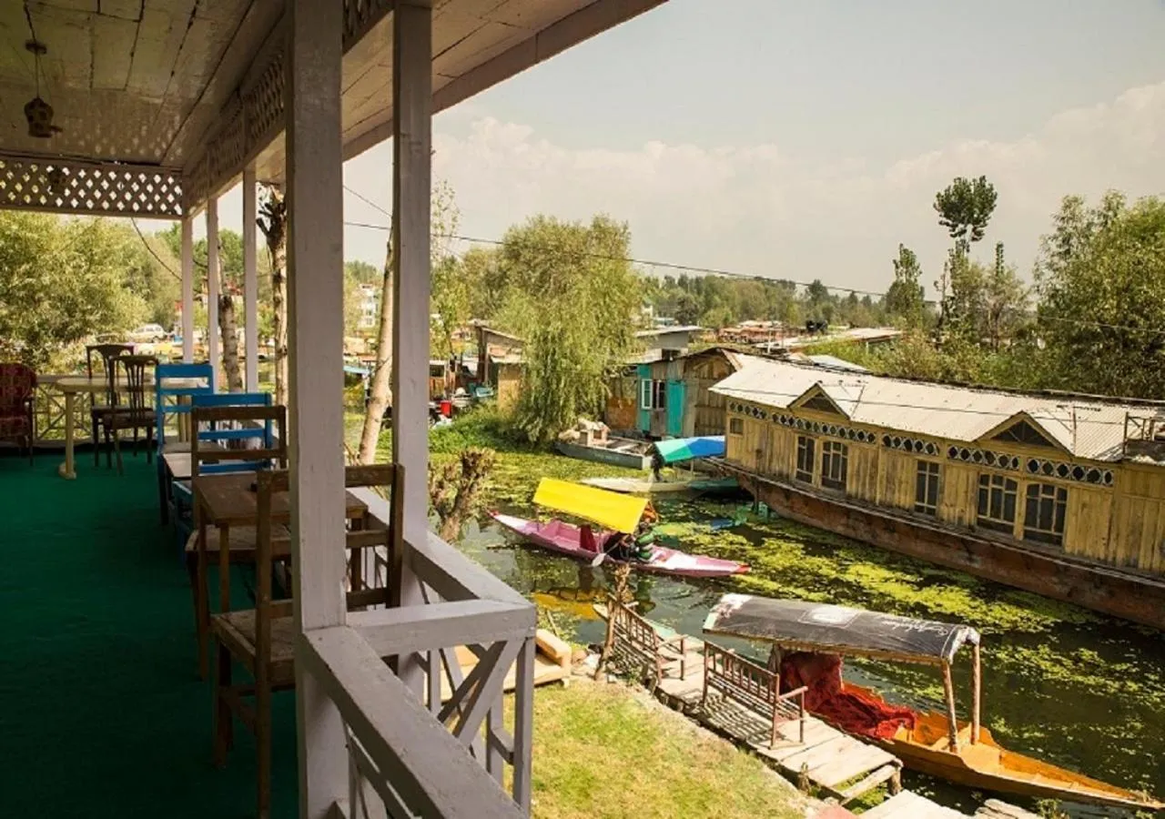 Property building in Hotel Chachoo Palace
