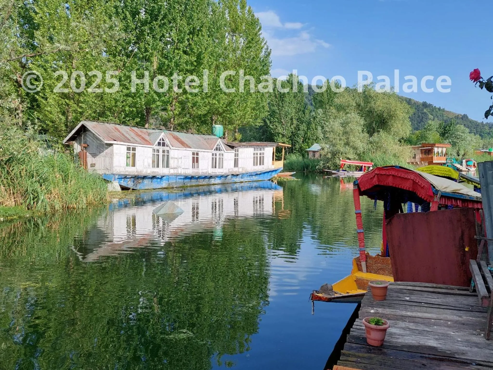 Property building in Hotel Chachoo Palace