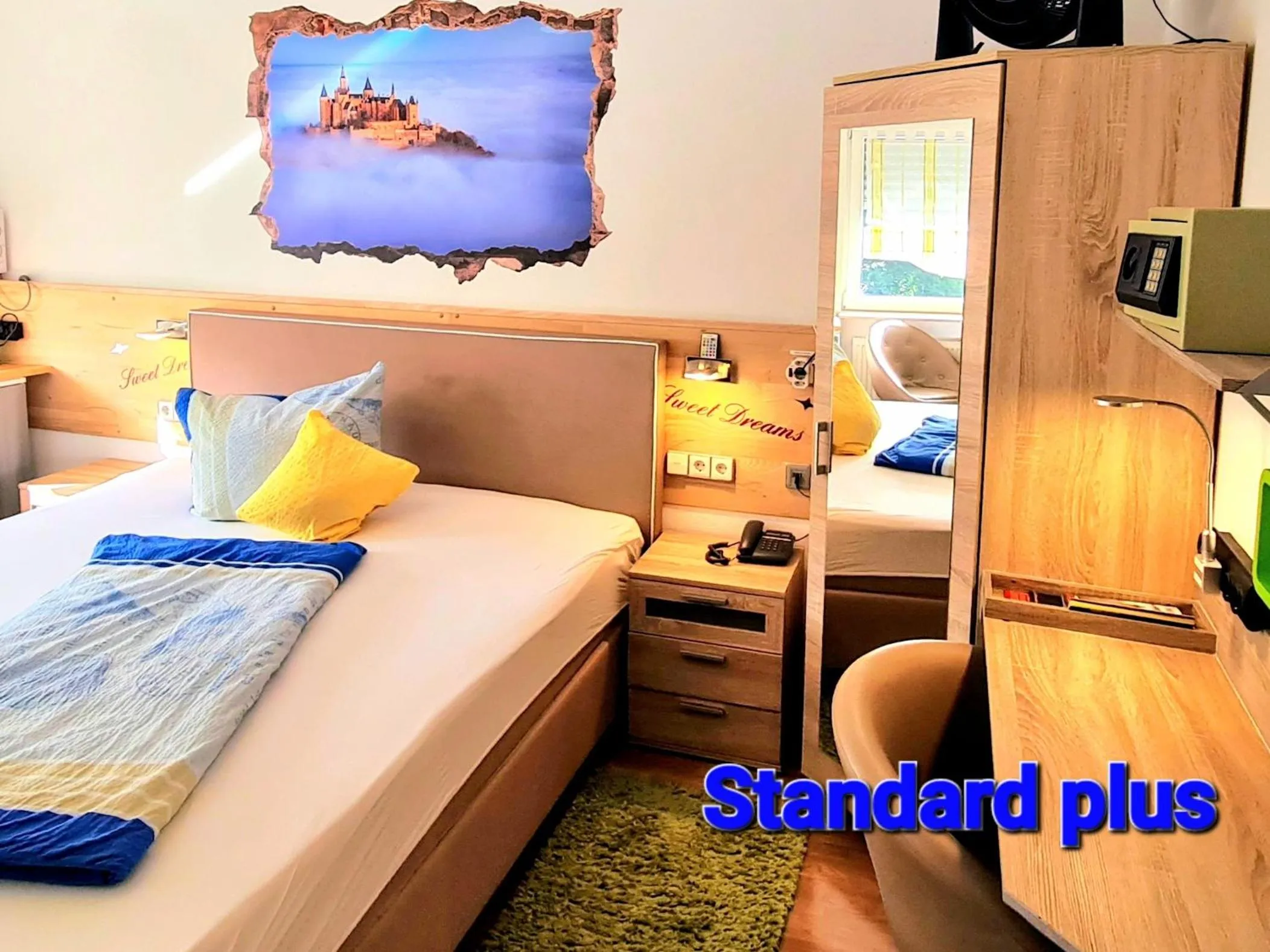 Bed in Hotel Garni Rodenbach