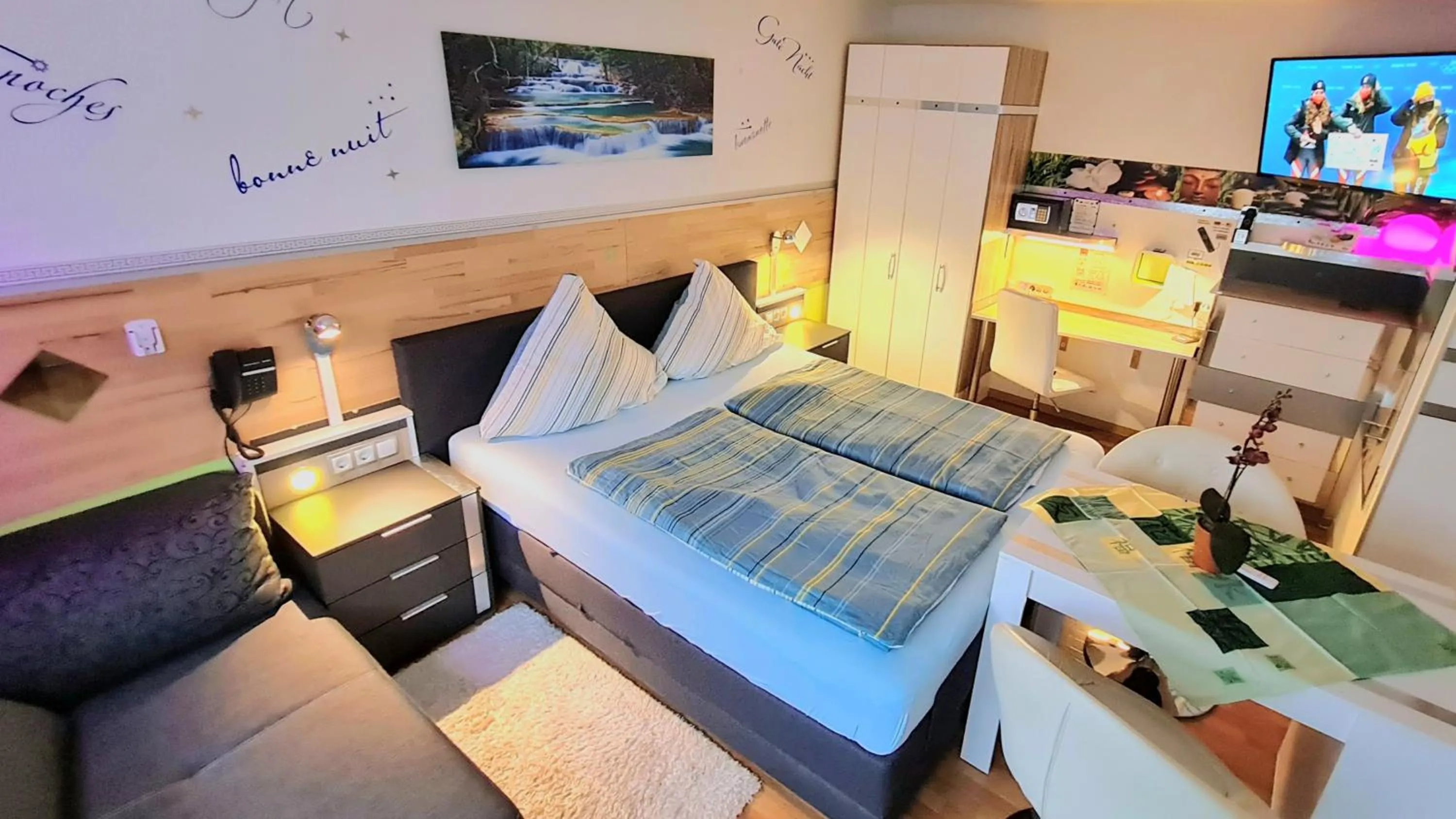 Bed in Hotel Garni Rodenbach