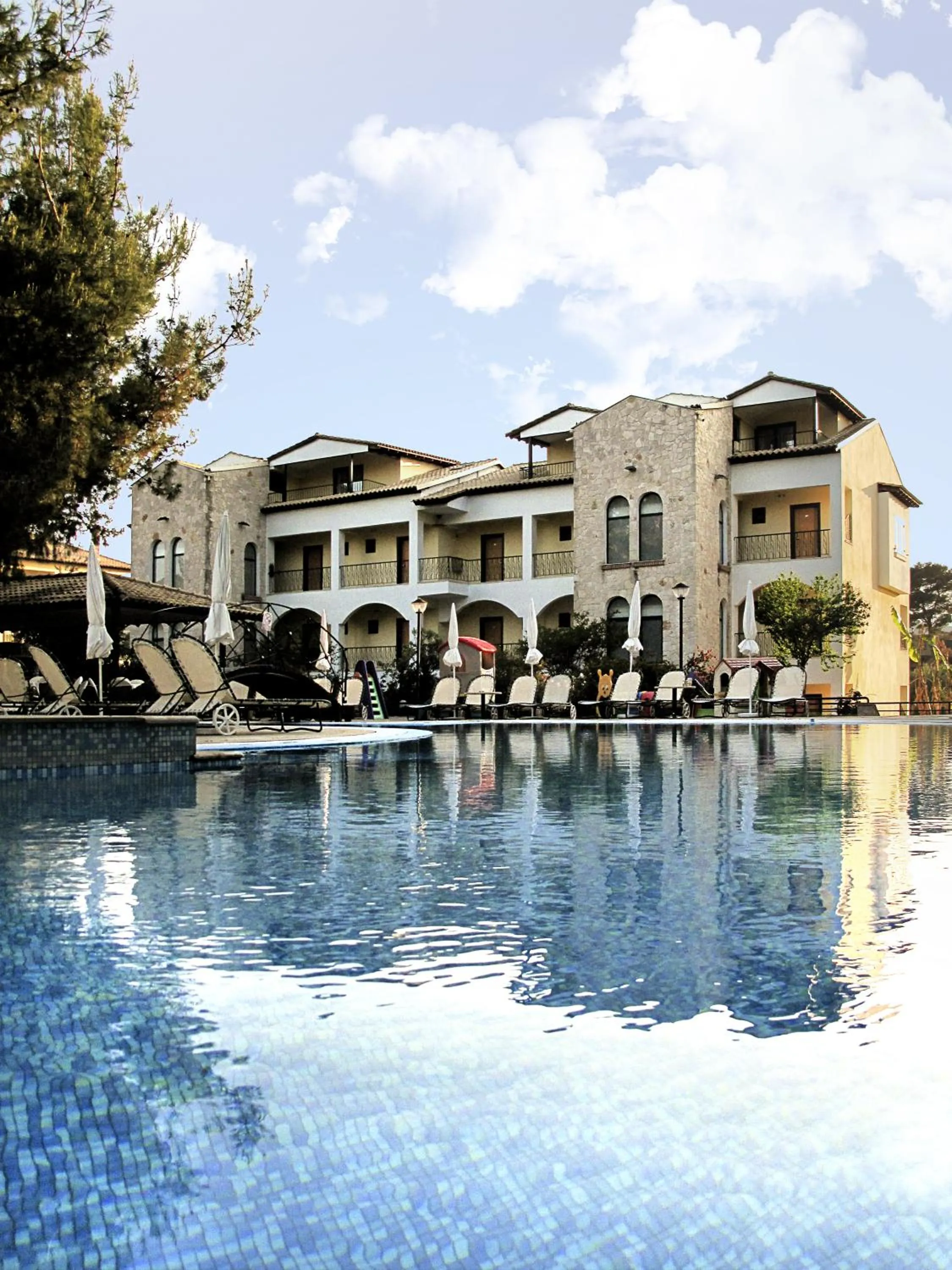 Pool view in Lesse Hotel