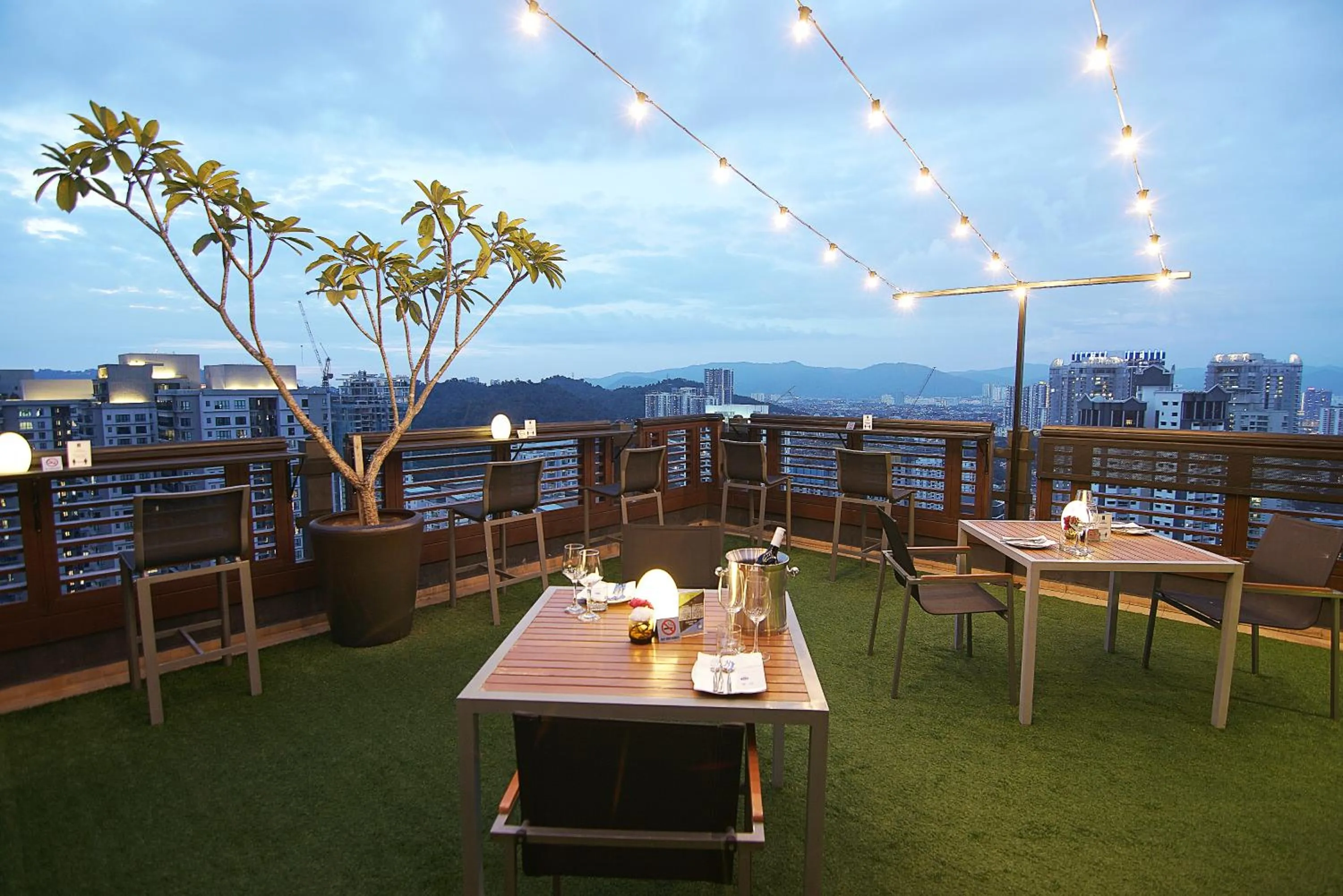 Restaurant/places to eat in Hyatt House Kuala Lumpur, Mont Kiara