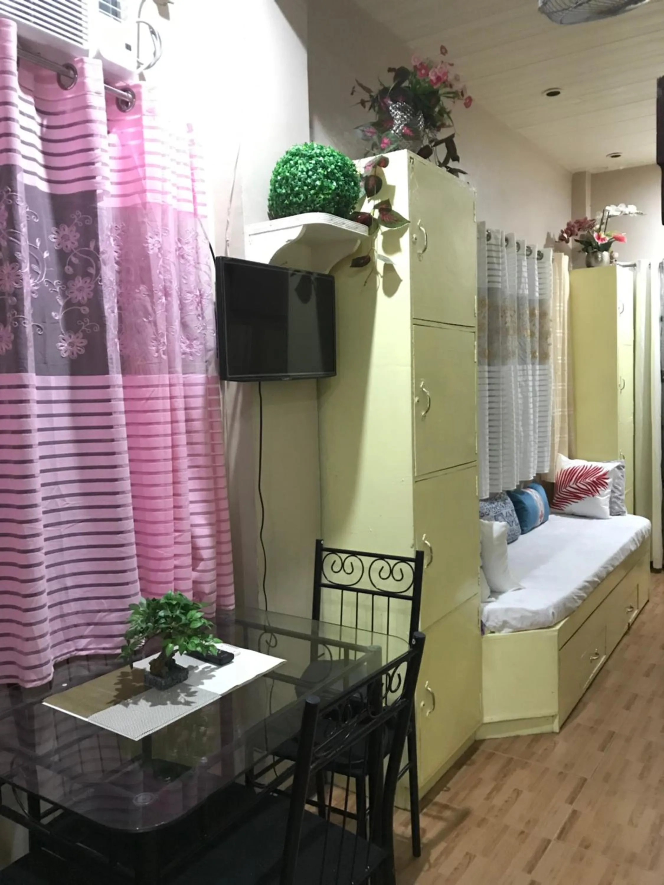 Living room, Bed in Palompon lodge