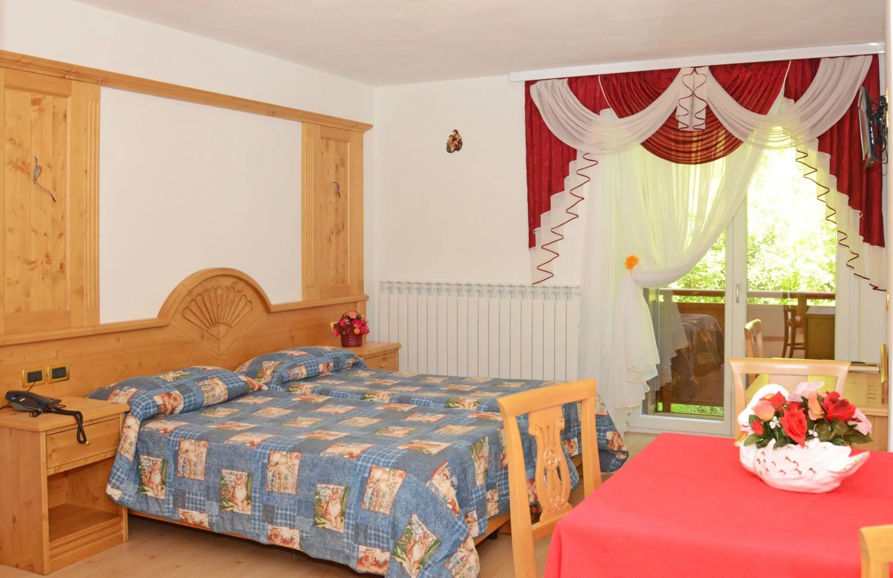 Photo of the whole room, Bed in Hotel La Roccia