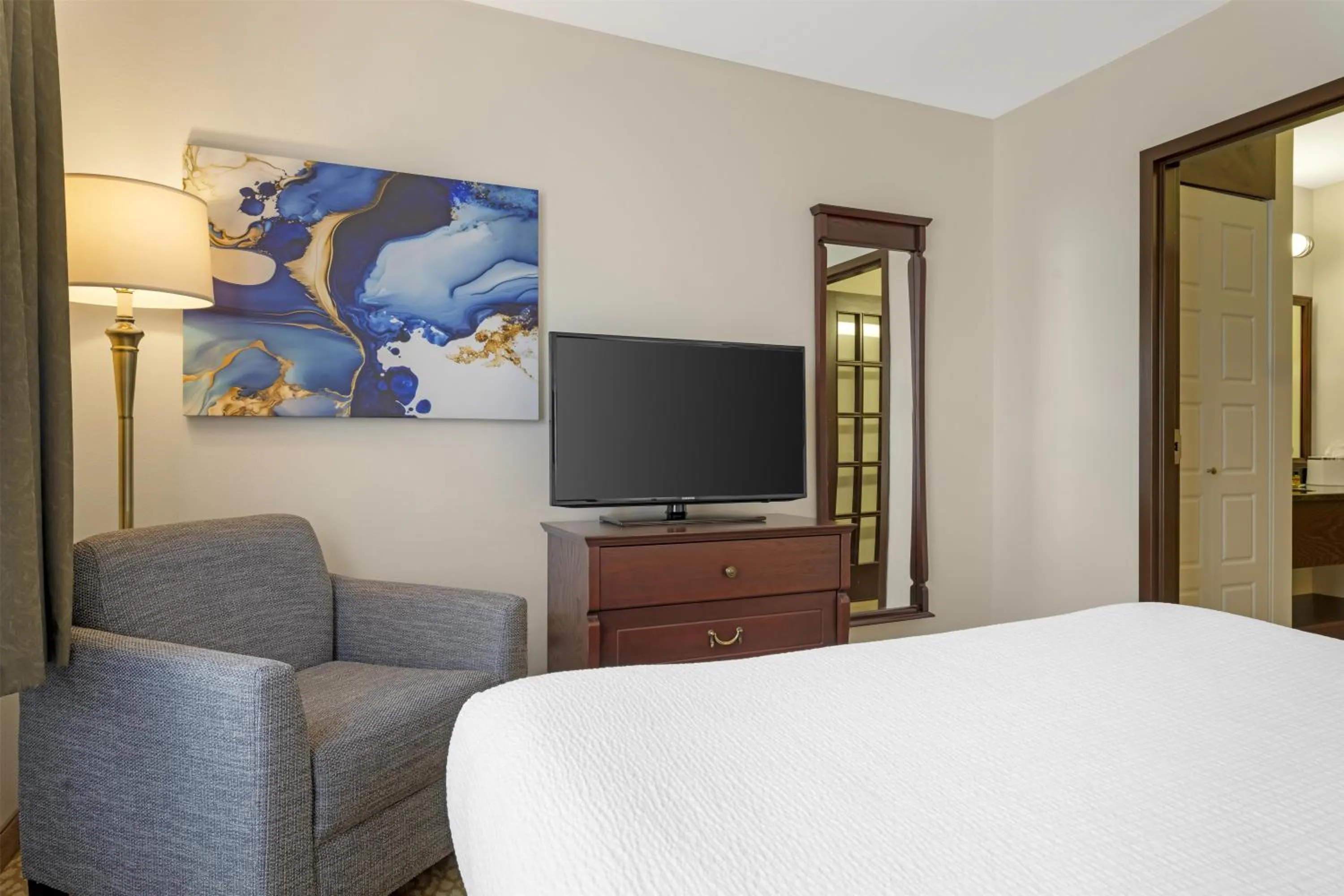 Bedroom, Bed in Best Western Plus Grand-Sault Hotel & Suites