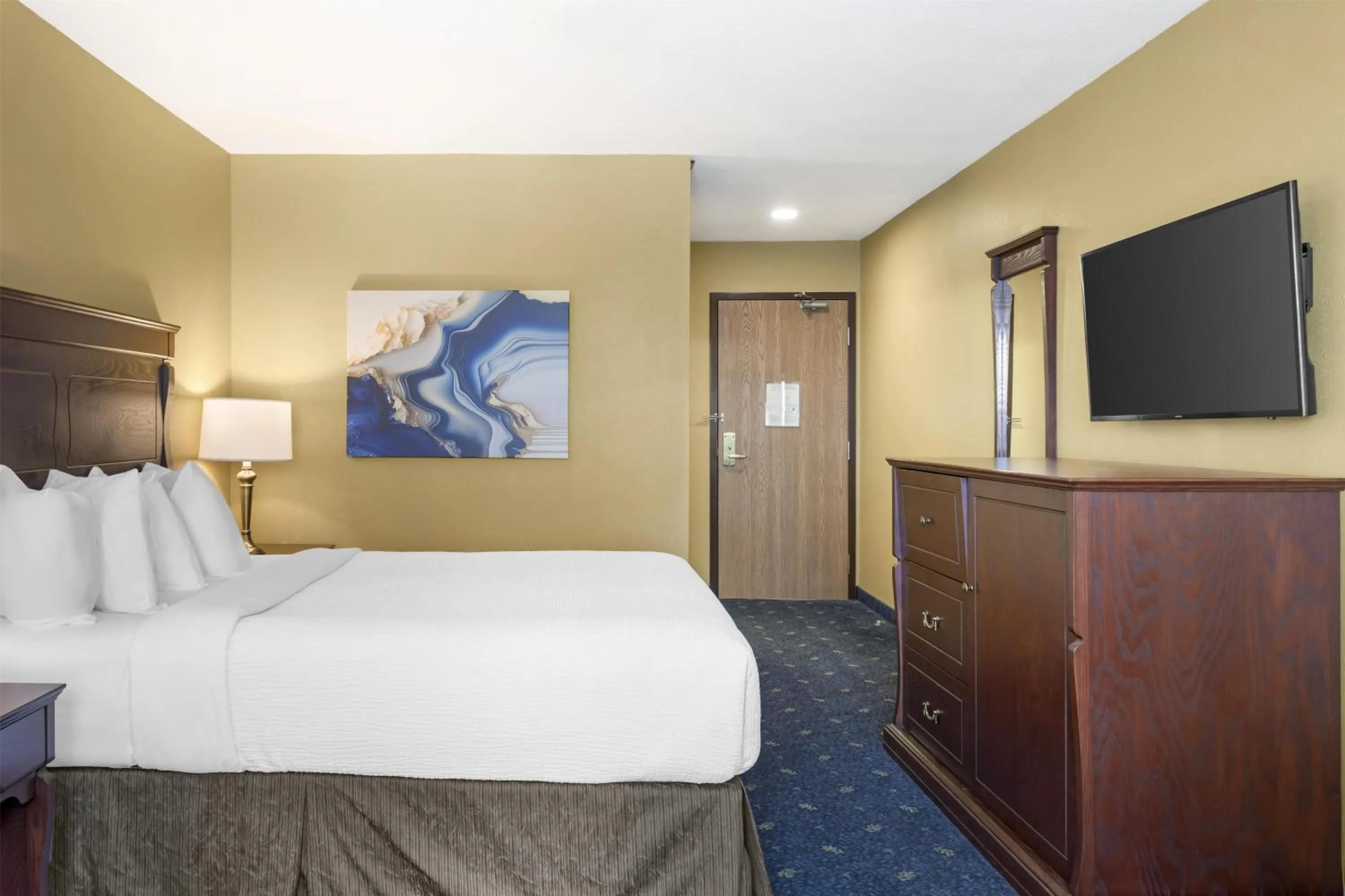 Bedroom, Bed in Best Western Plus Grand-Sault Hotel & Suites