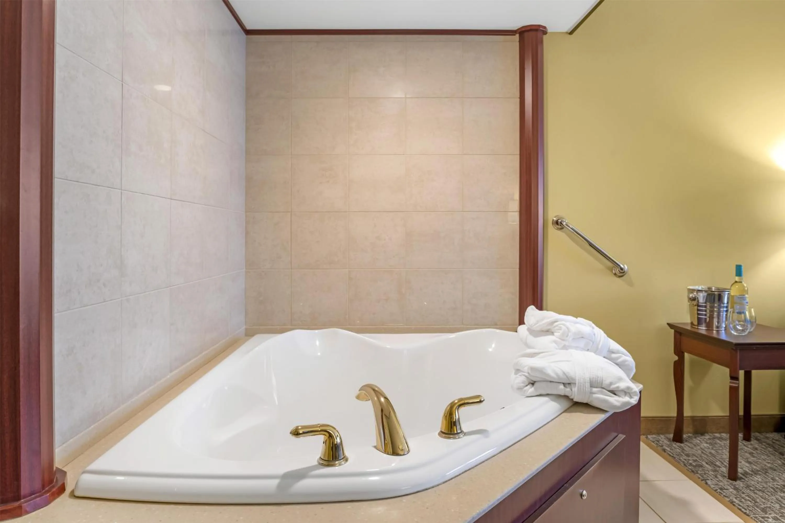 Bathroom in Best Western Plus Grand-Sault Hotel & Suites