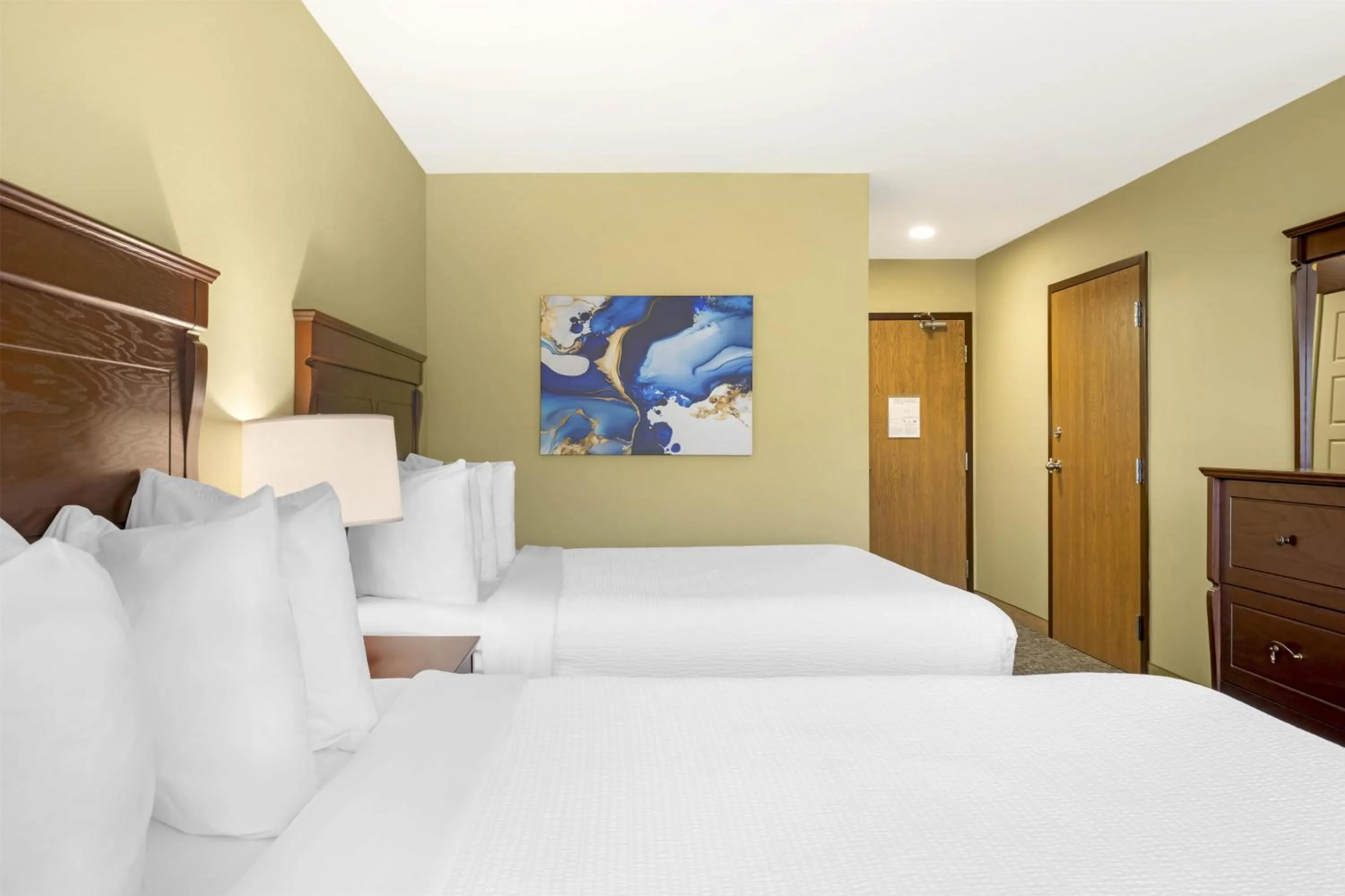 Bedroom, Bed in Best Western Plus Grand-Sault Hotel & Suites