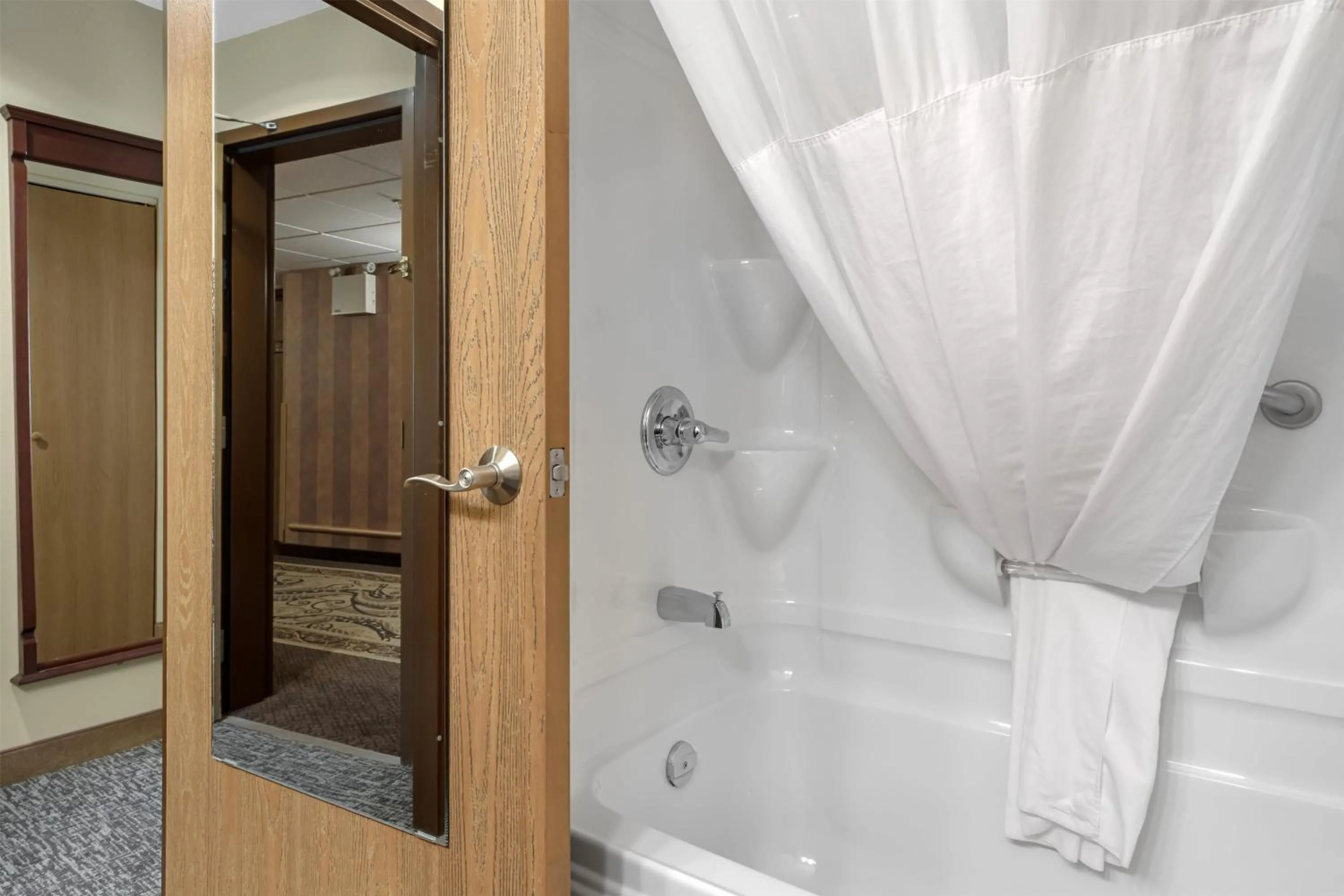 Bedroom in Best Western Plus Grand-Sault Hotel & Suites