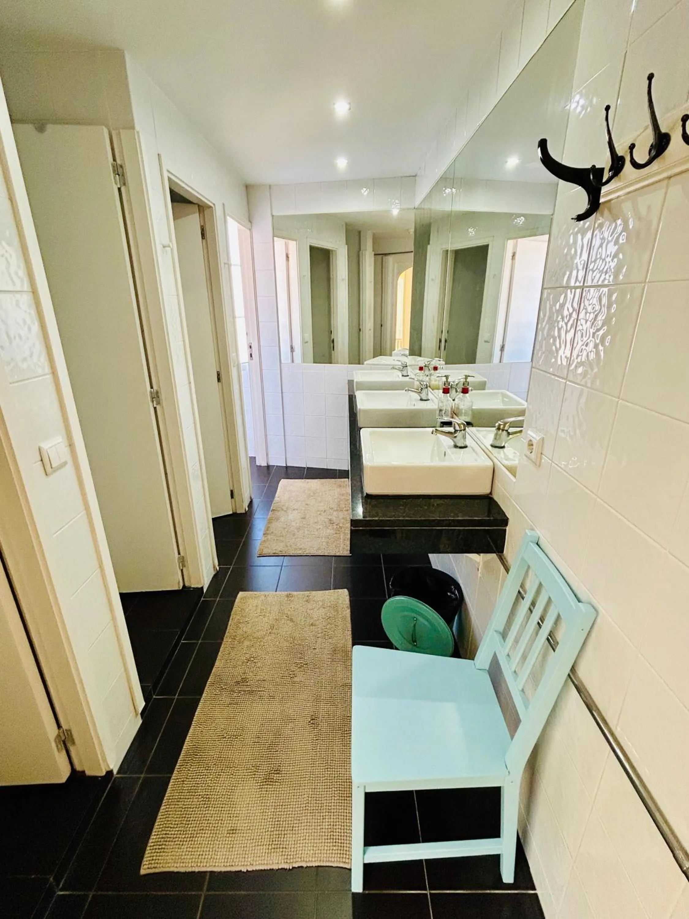 Shower in Porto Wine Hostel