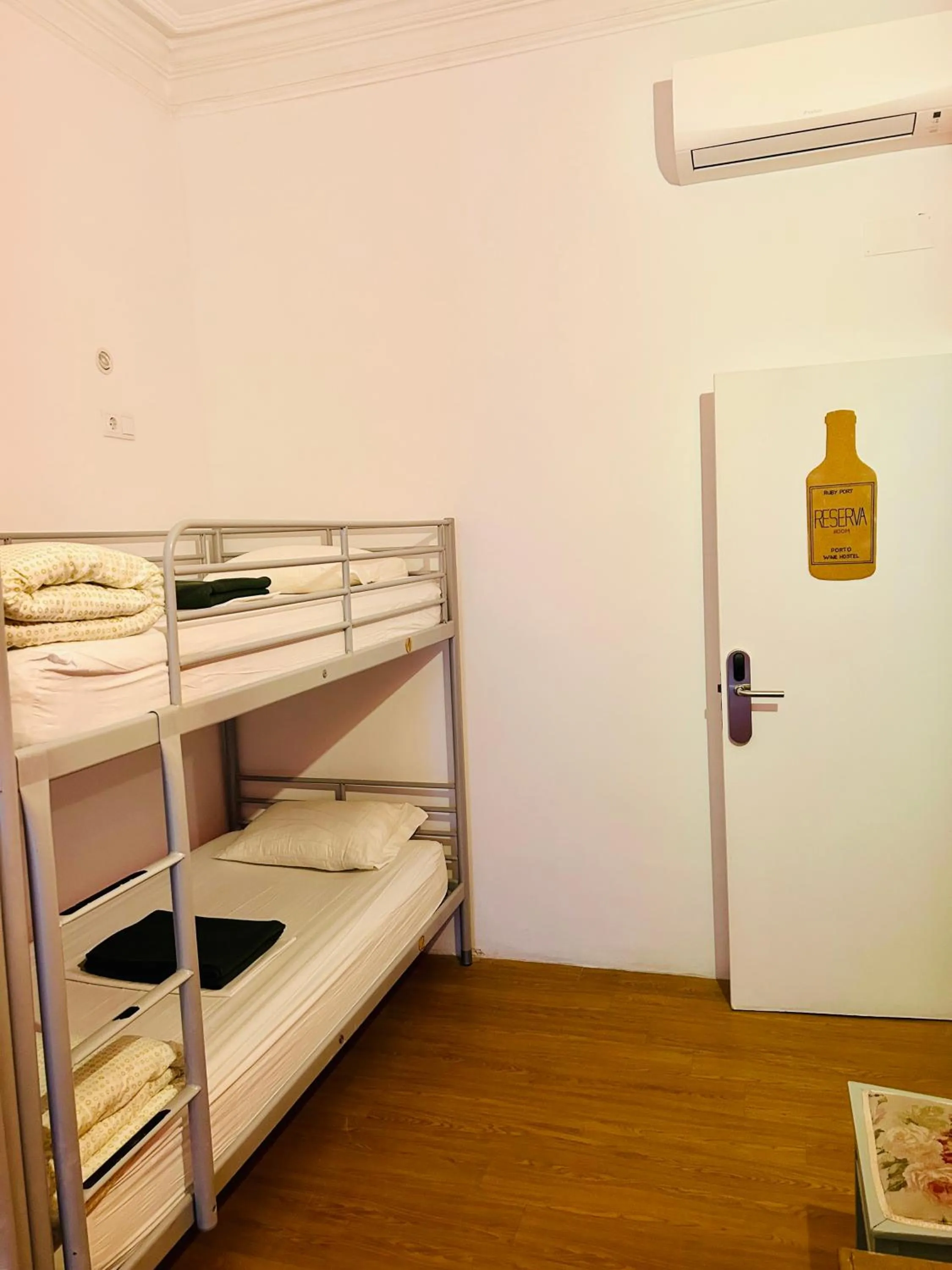 bunk bed, Bed in Porto Wine Hostel