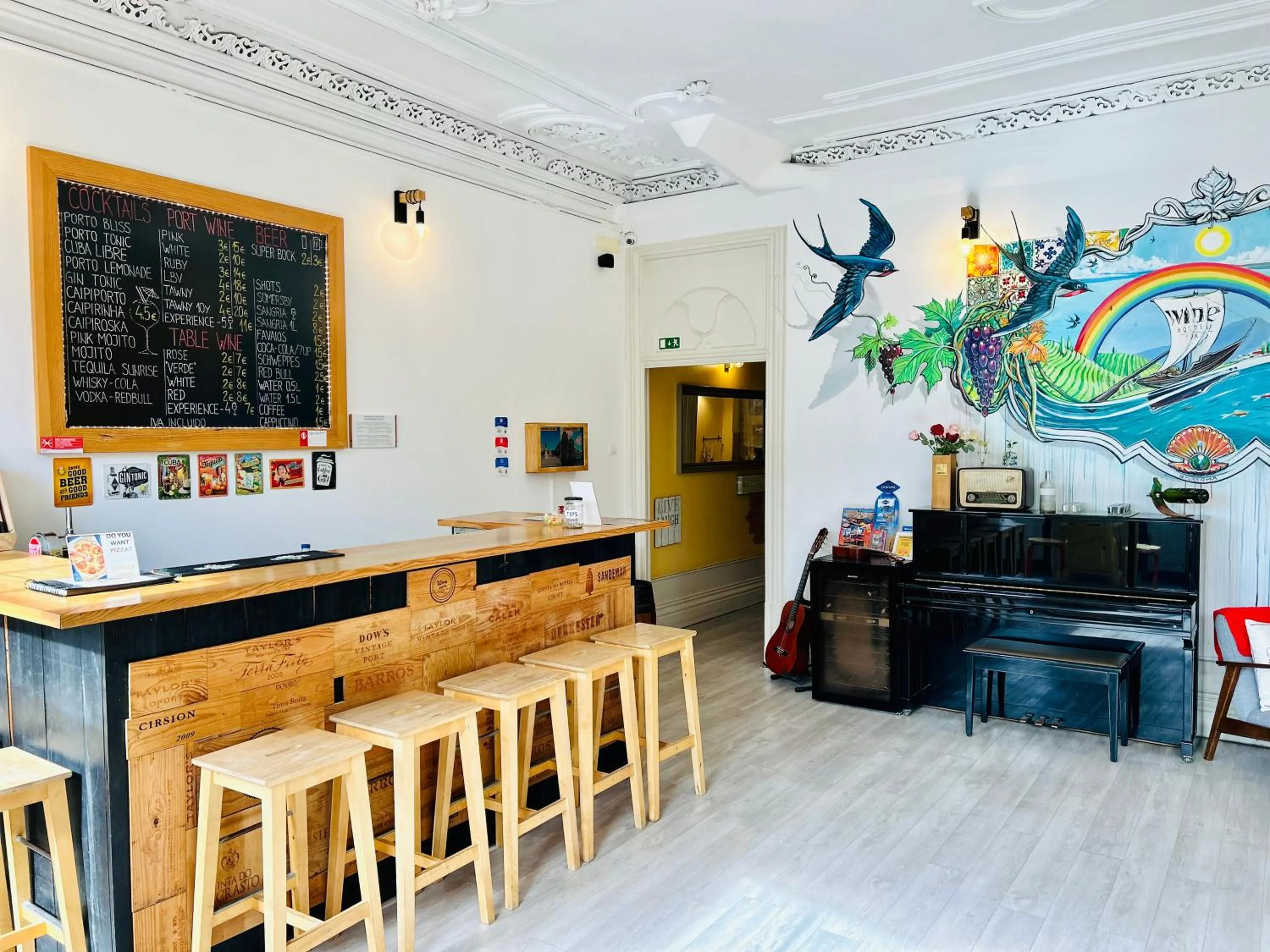 Living room in Porto Wine Hostel