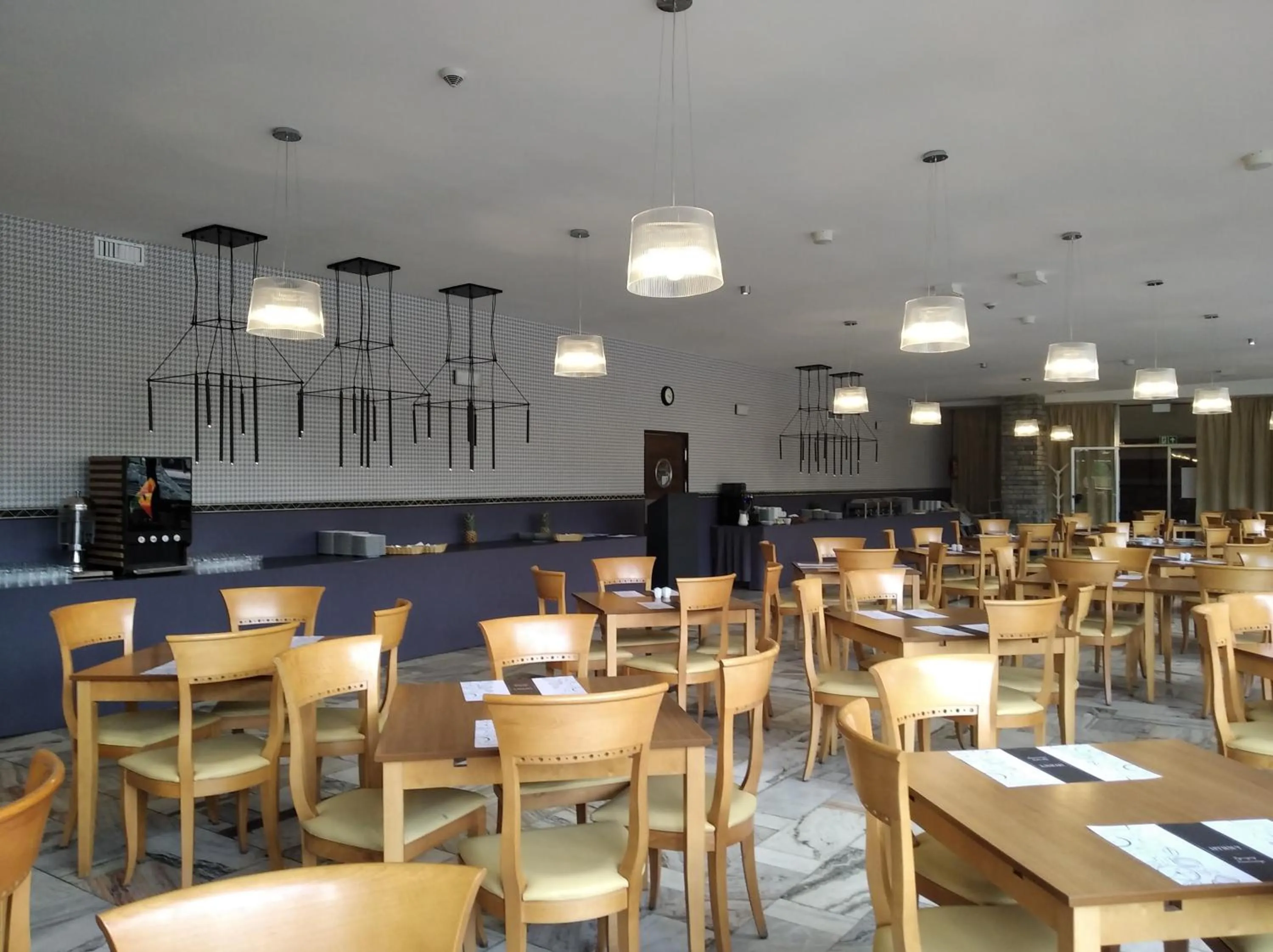 Restaurant/places to eat in Hyrny