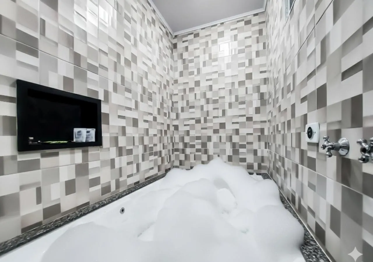 Hot Tub, Bed in Calamares Hotel São Caetano