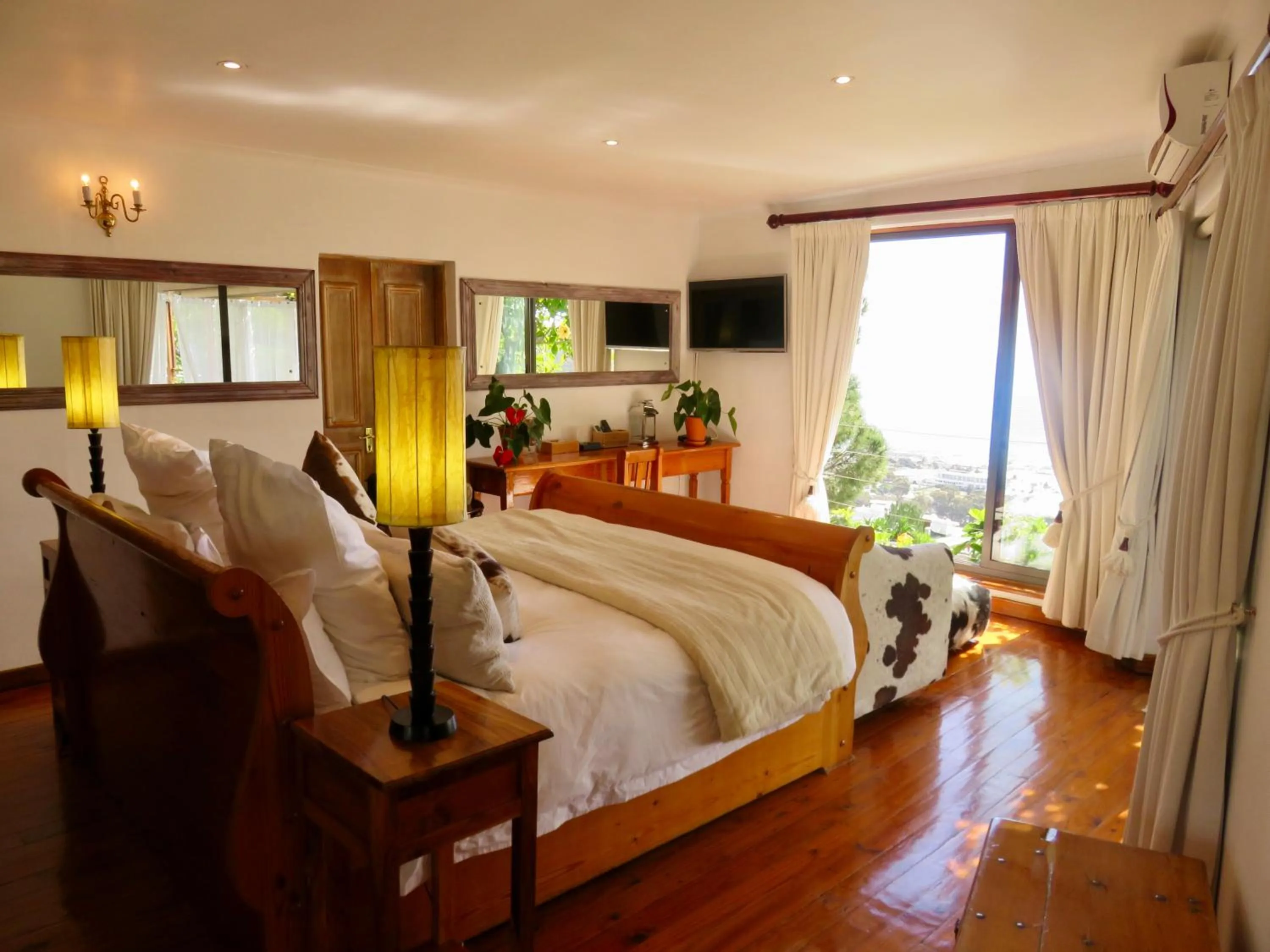 Photo of the whole room, Bed in Boutique@10