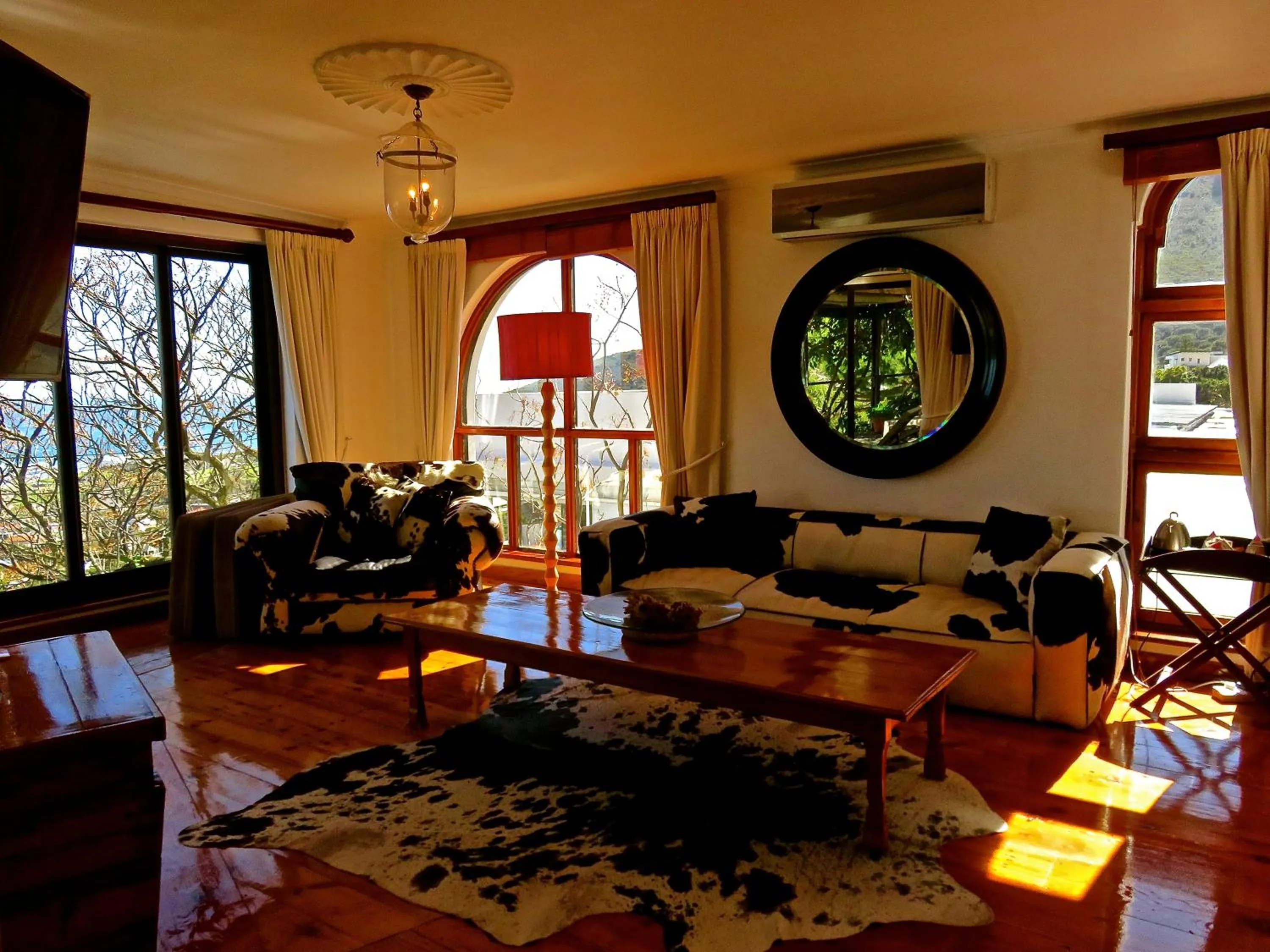 Neighbourhood in Boutique@10