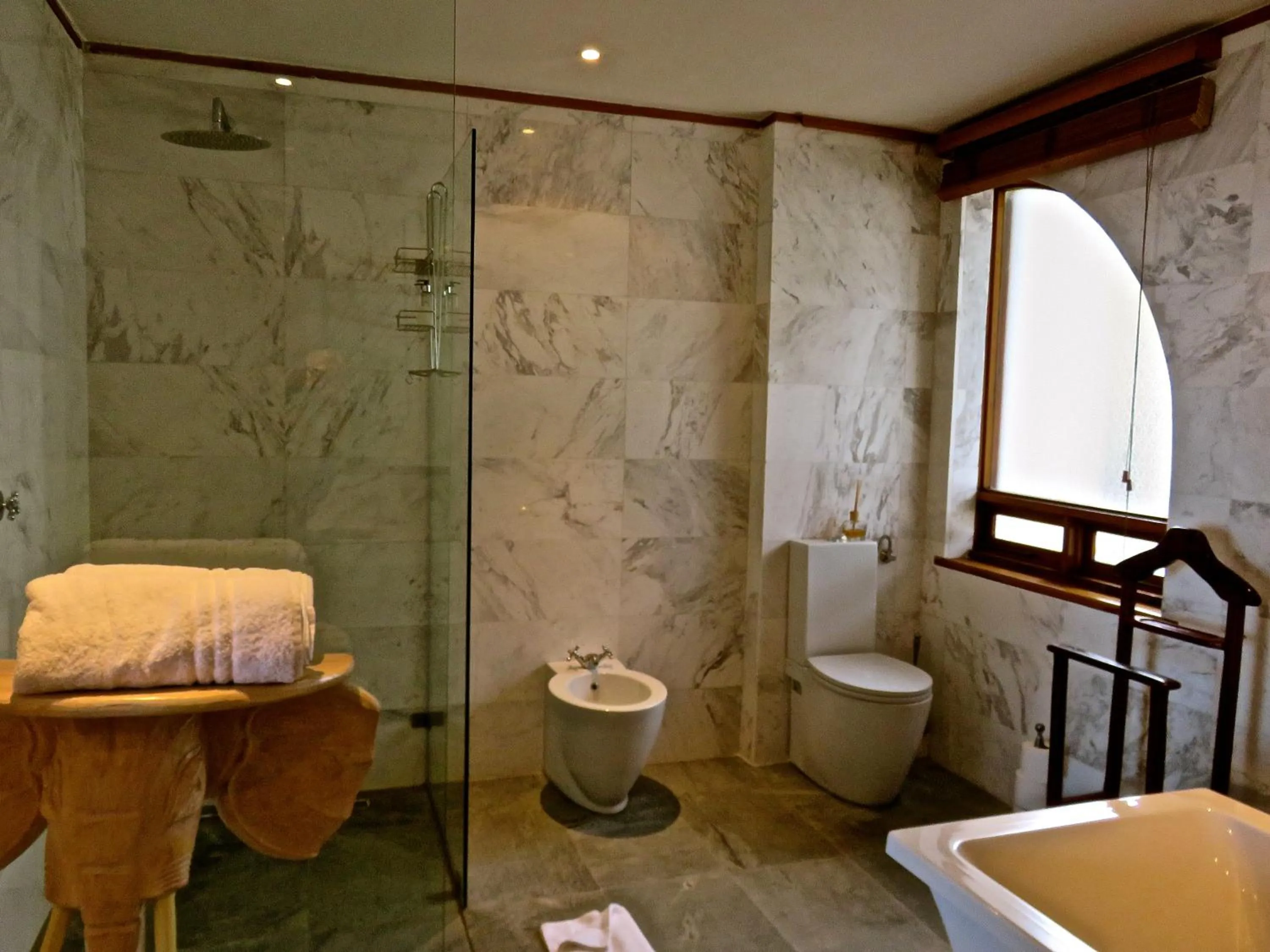 Shower in Boutique@10