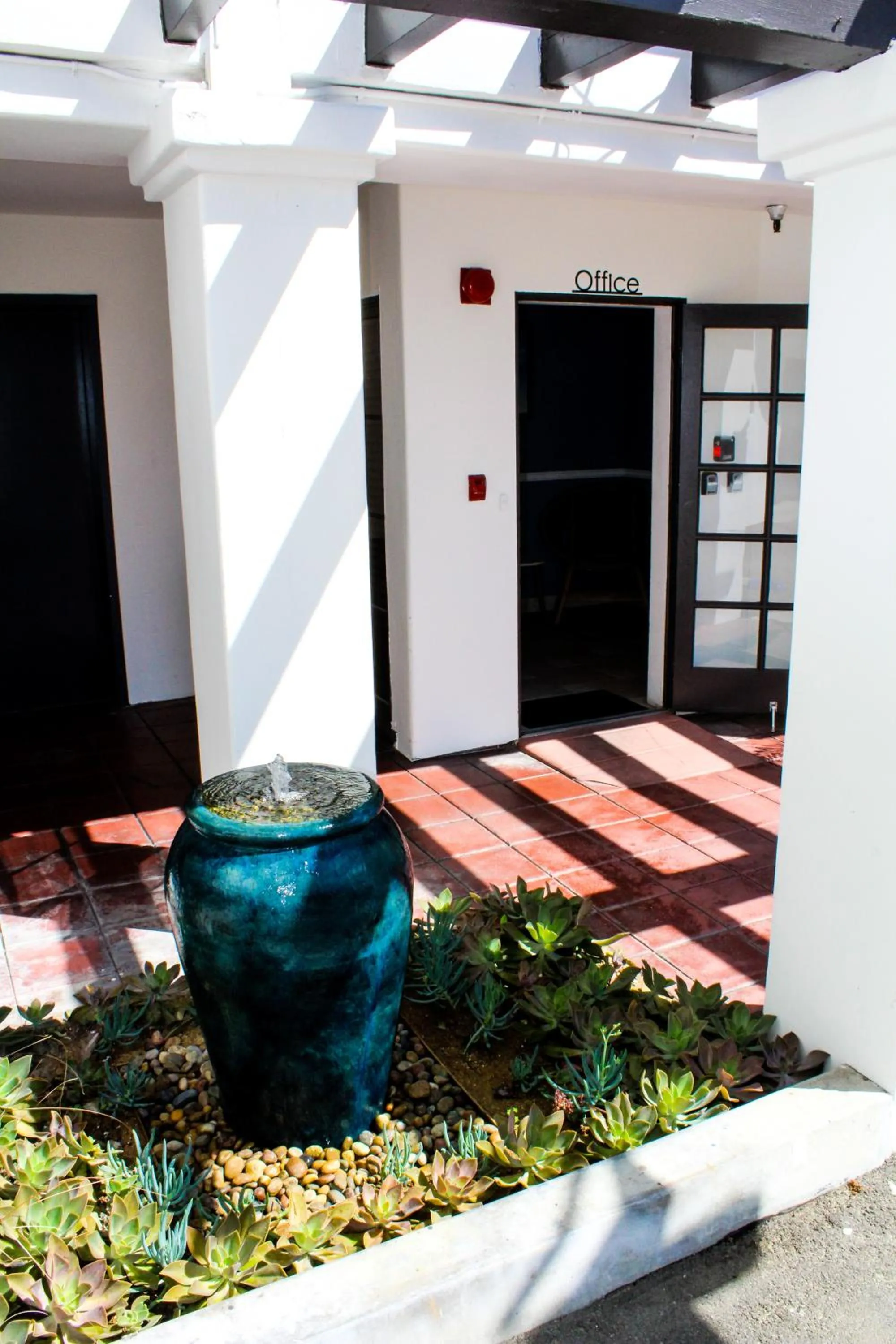 Facade/entrance in The Surfbreak Hotel