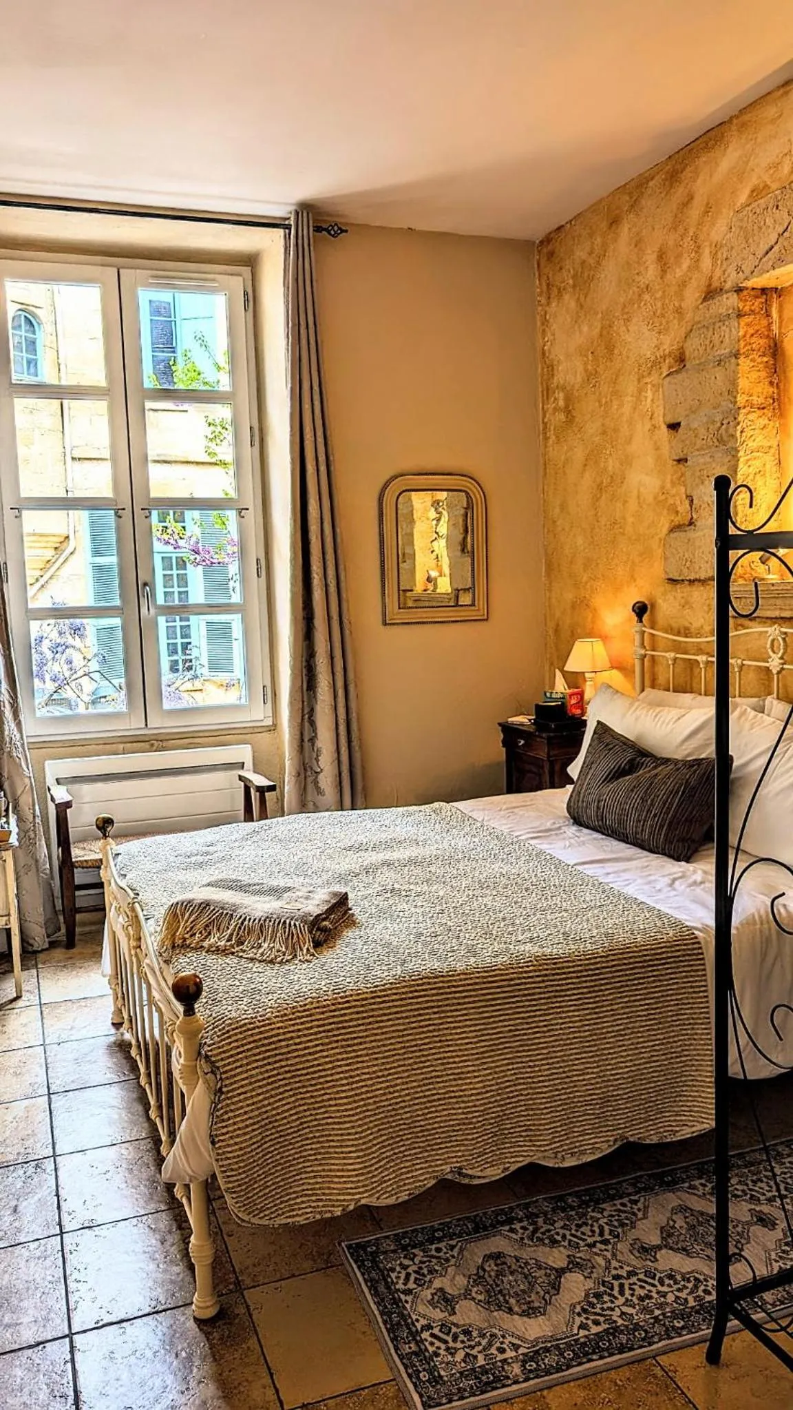 Bed in La Lanterne Chambres d'Hotes