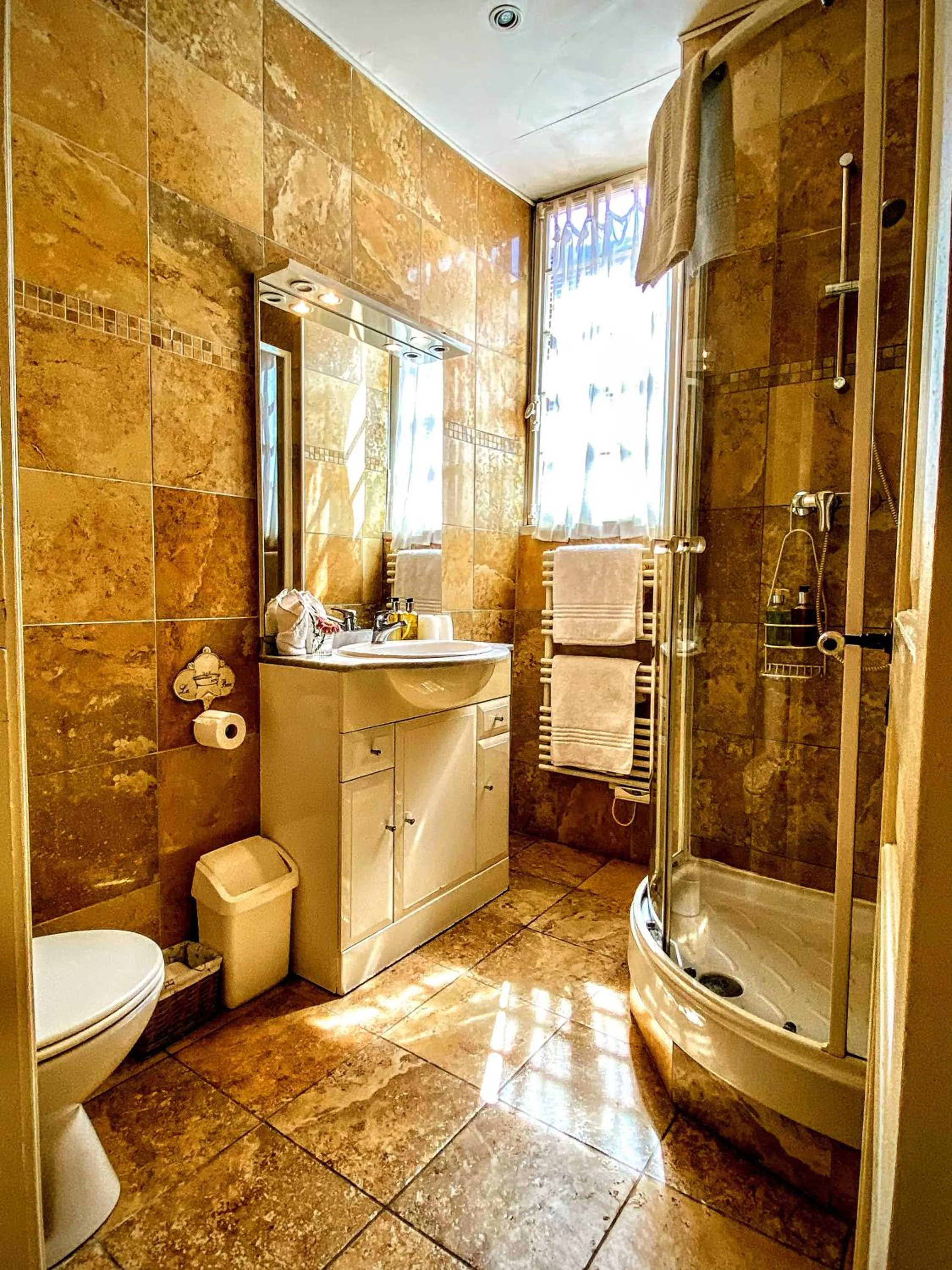 Bathroom in La Lanterne Chambres d'Hotes