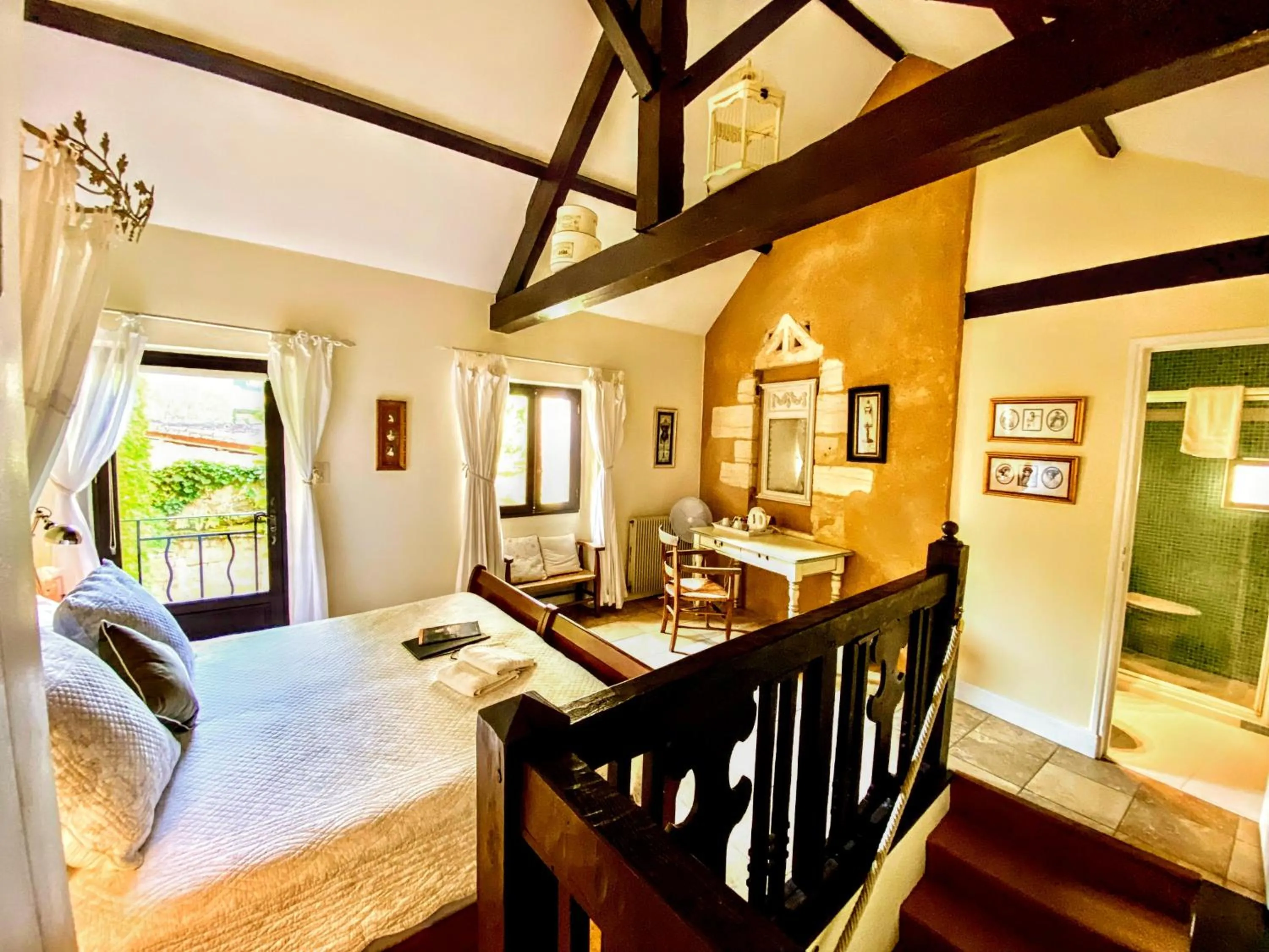 Bed in La Lanterne Chambres d'Hotes