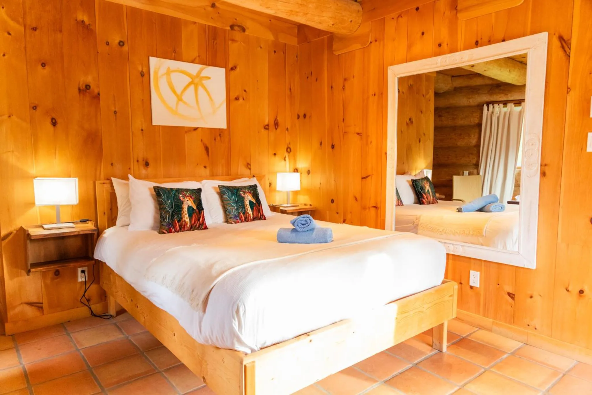 Bed in Auberge Couleurs de France