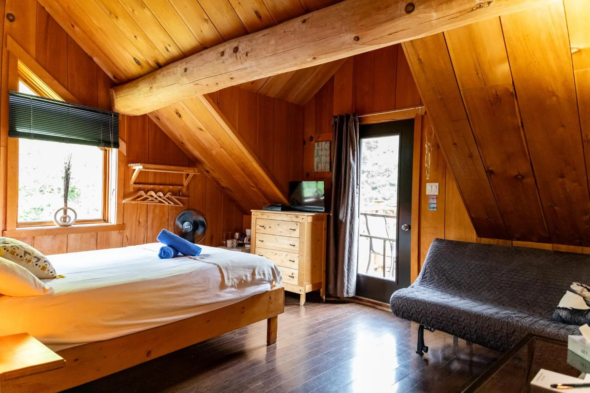 Bed in Auberge Couleurs de France