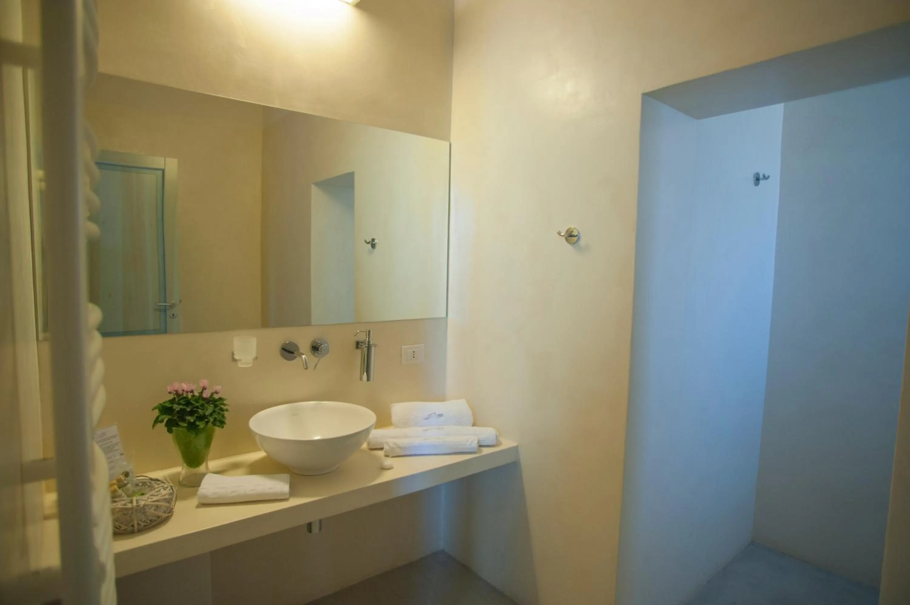 Spring, Bathroom in Relais Casina Miregia