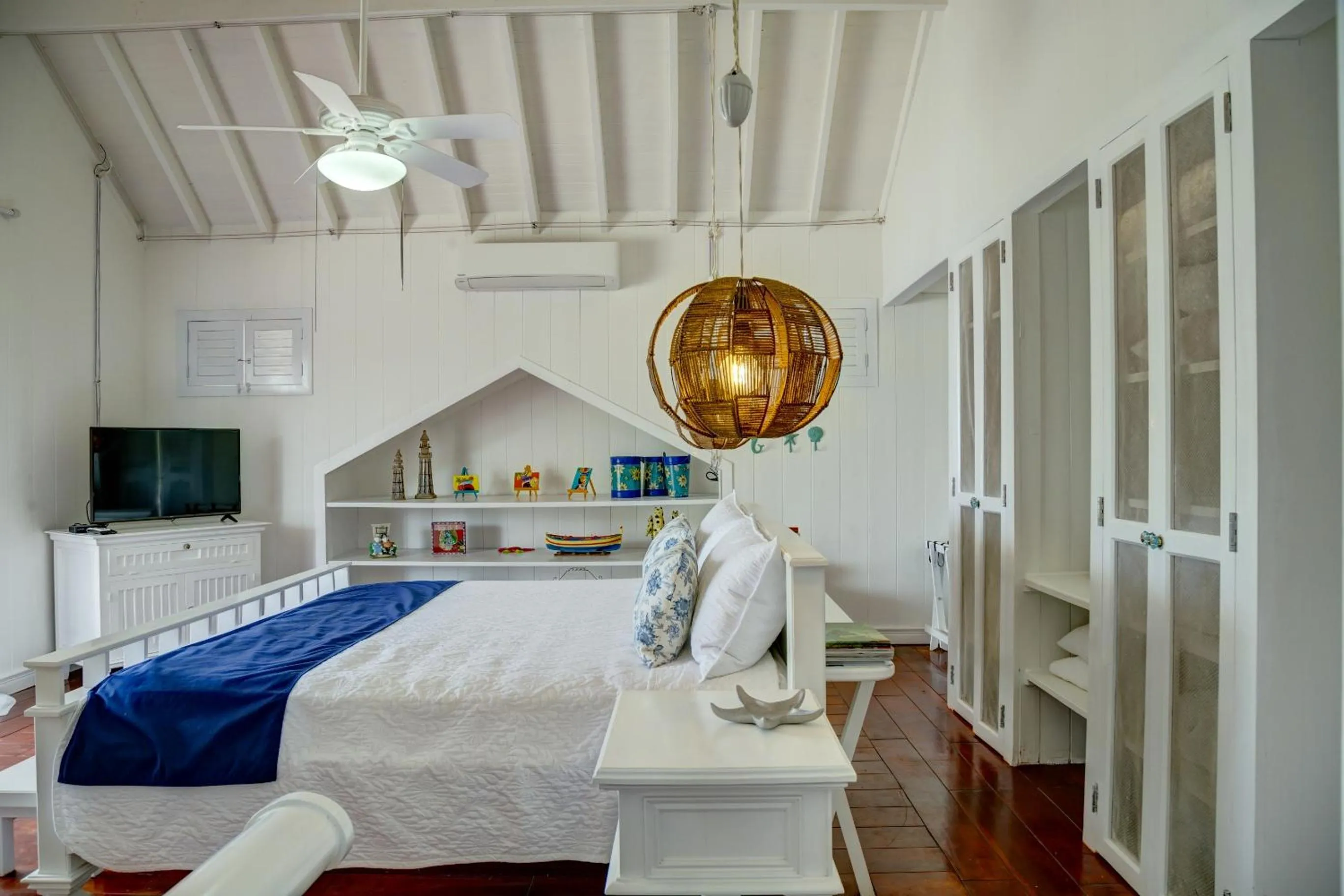 Bedroom, Bed in Hotel Agua Azul Beach Resort