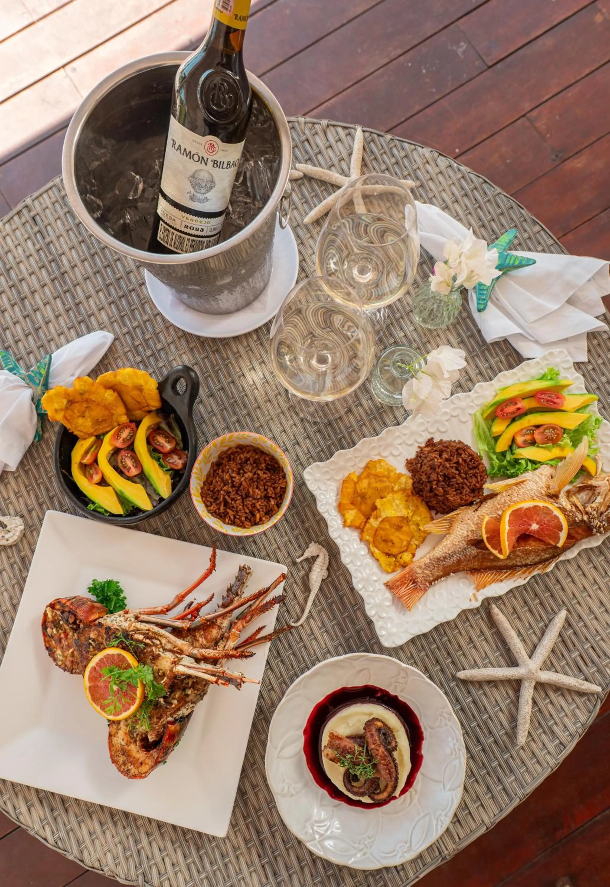 Restaurant/places to eat in Hotel Agua Azul Beach Resort