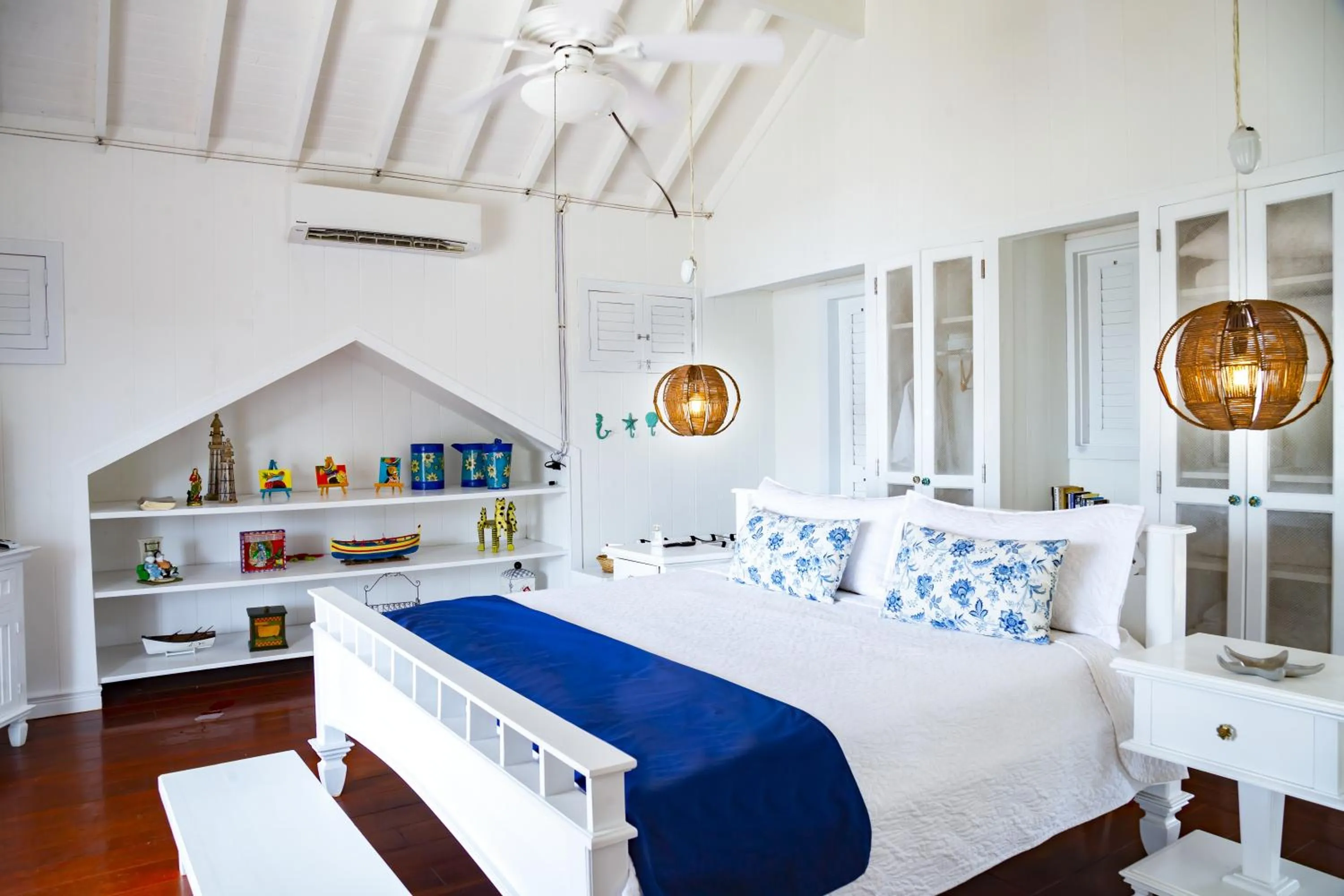 Bed in Hotel Agua Azul Beach Resort