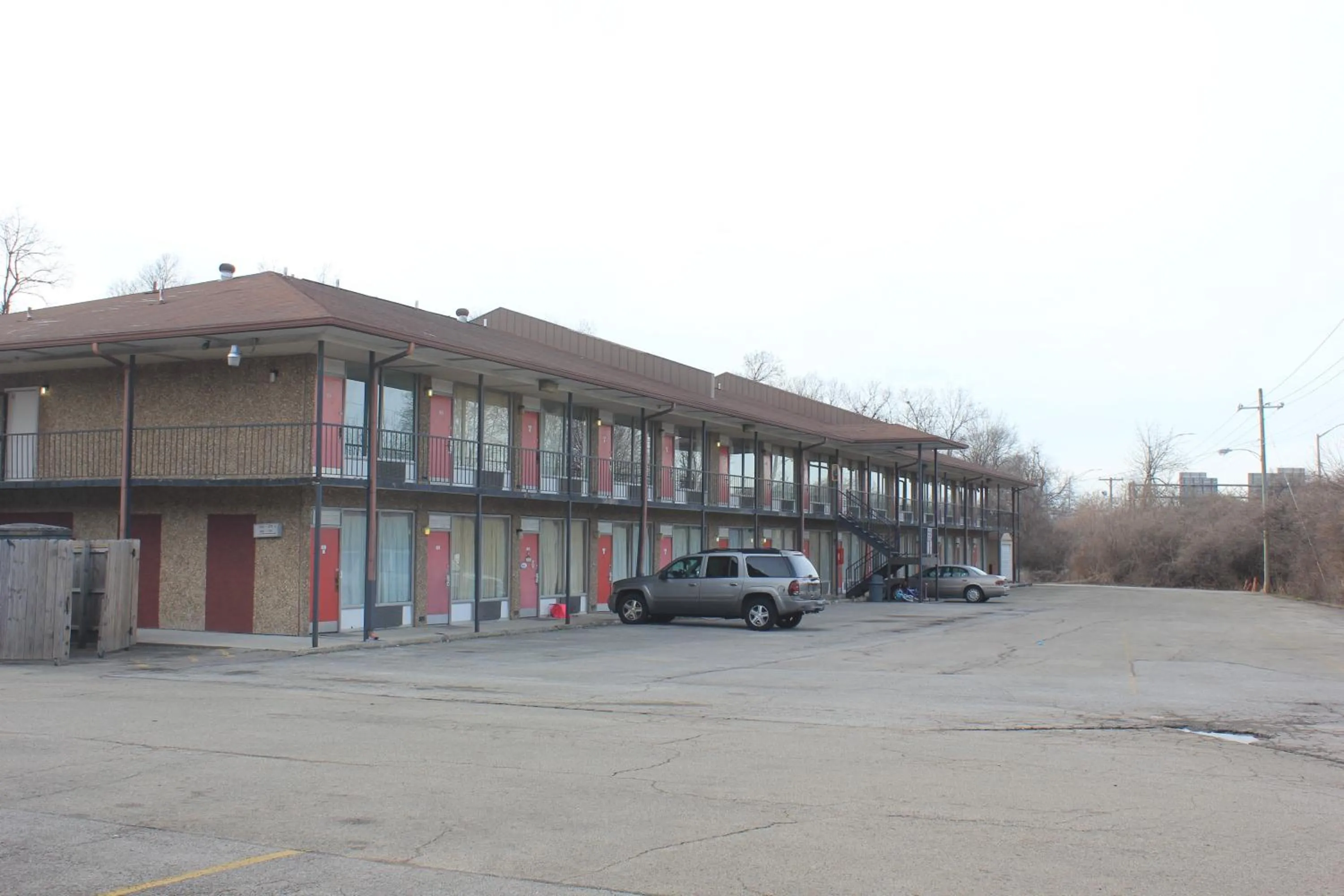 Property building in Red Carpet Inn - Louisville