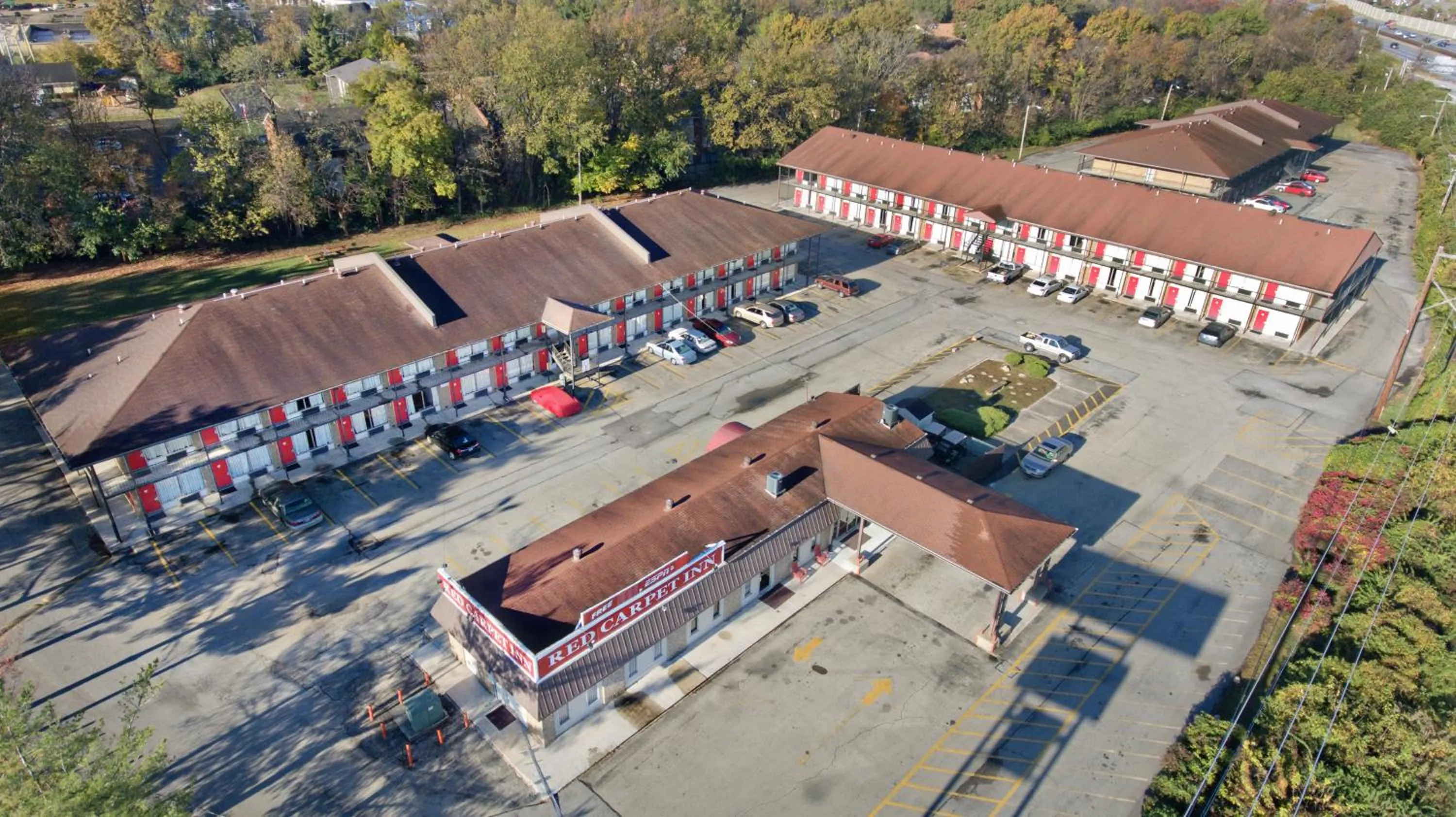 Property building in Red Carpet Inn - Louisville