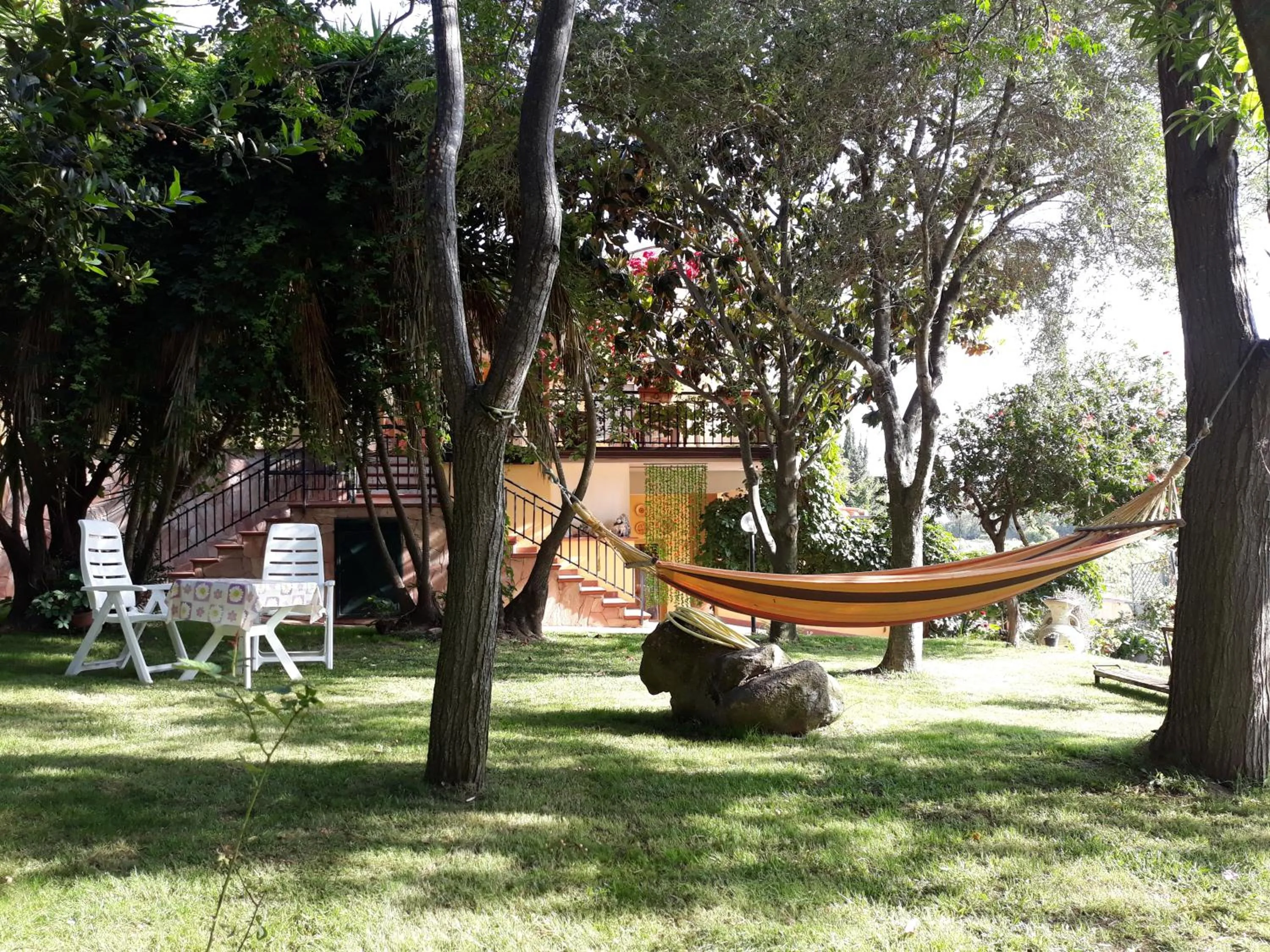 Garden in B&B Is Murdegus